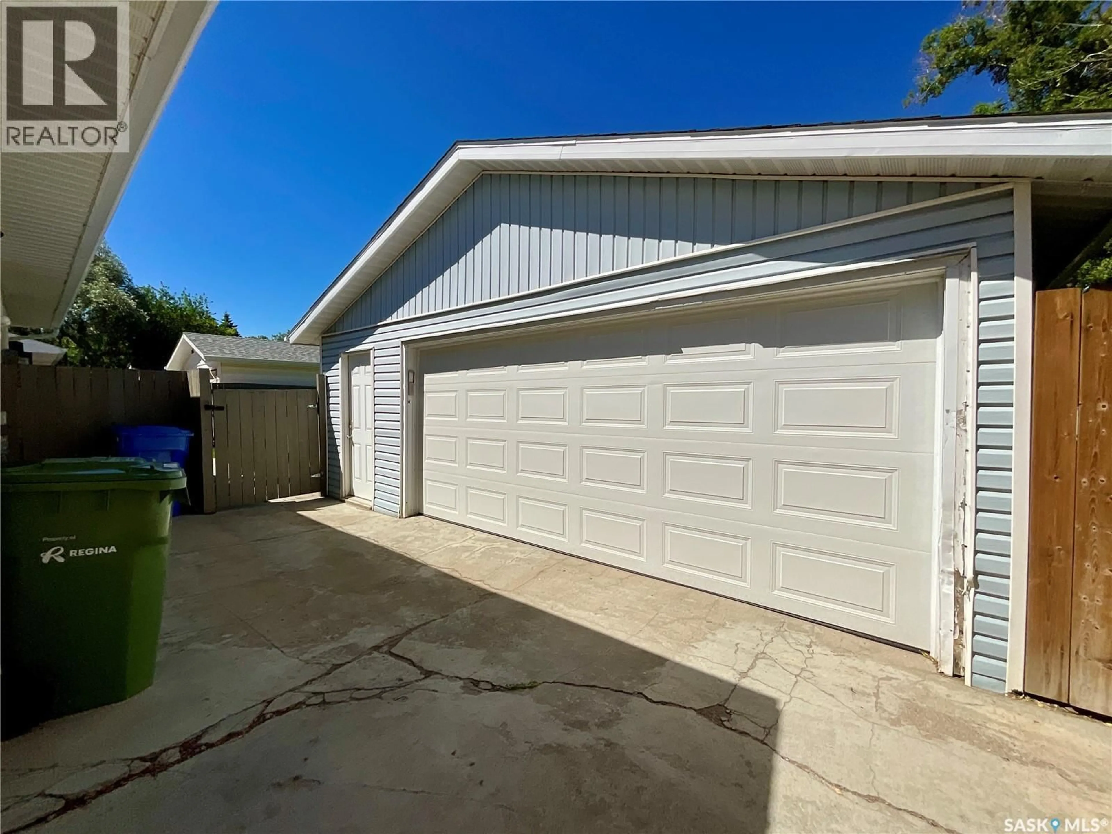 Indoor garage for 39 STICE CRESCENT, Regina Saskatchewan S4N4P9