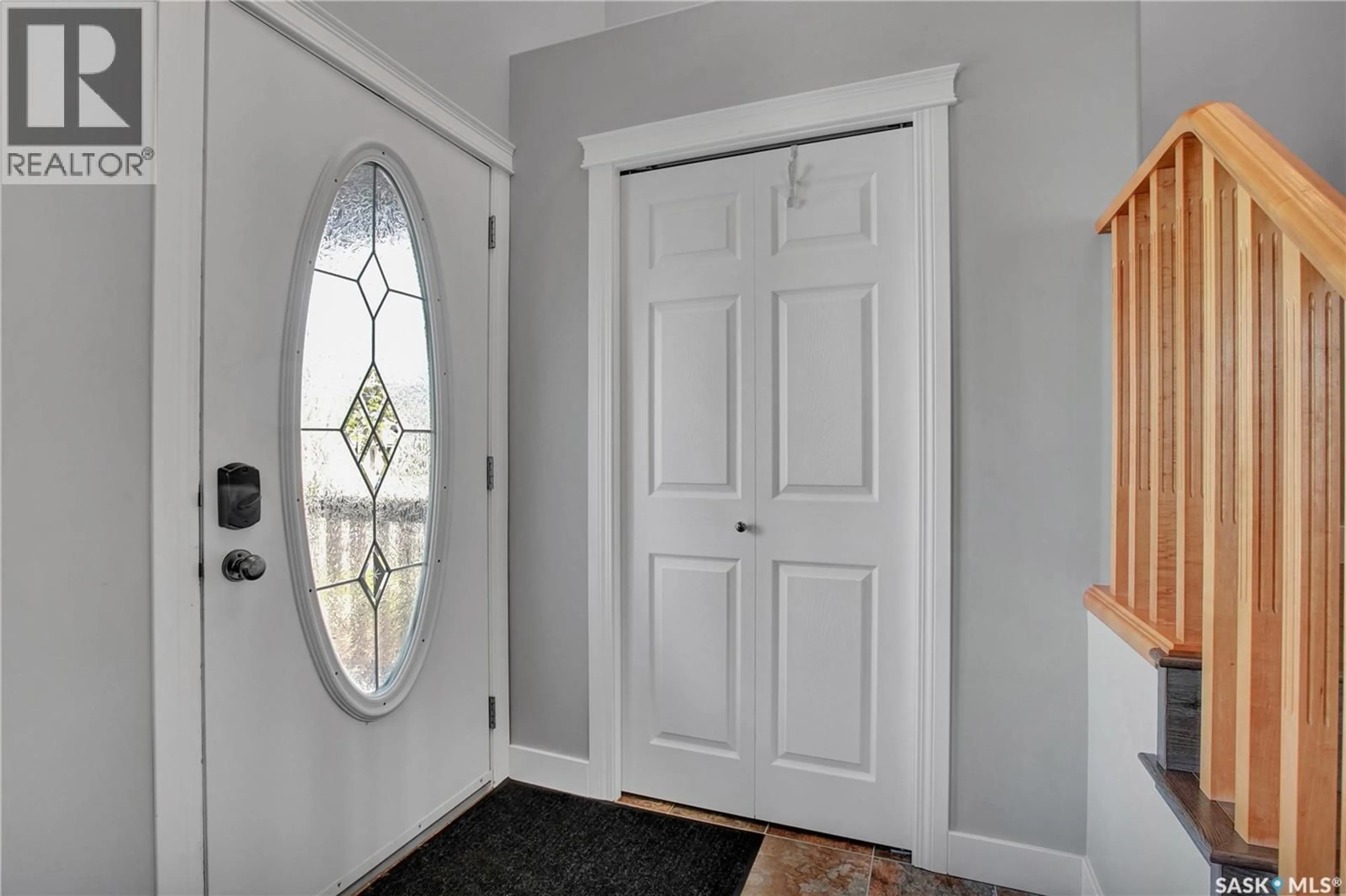 Indoor entryway for 222 WILLOWGROVE BOULEVARD, Saskatoon Saskatchewan S7W1A2