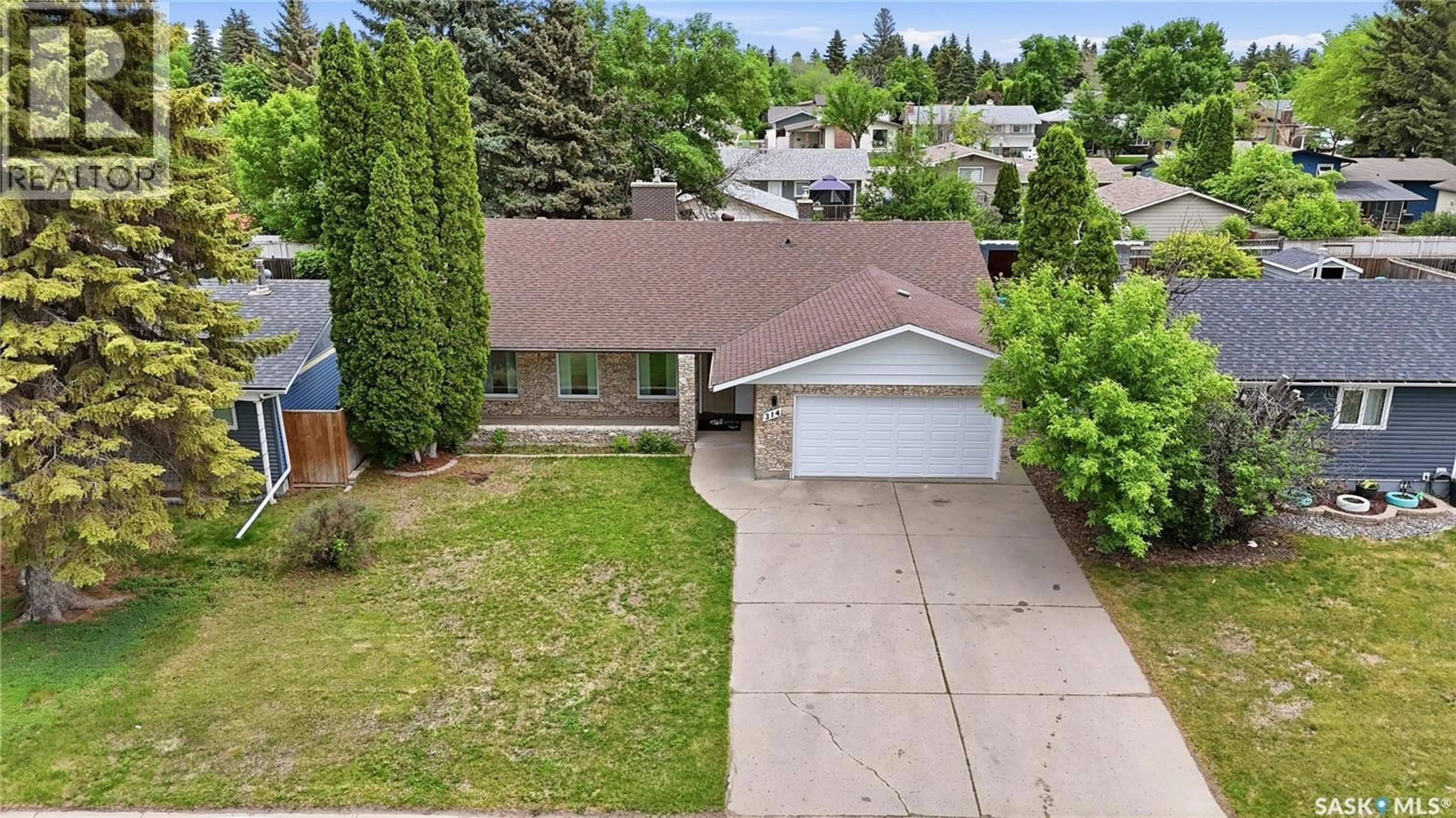 A pic from outside/outdoor area/front of a property/back of a property/a pic from drone, street for 314 ANDERSON CRESCENT, Saskatoon Saskatchewan S7H4A3