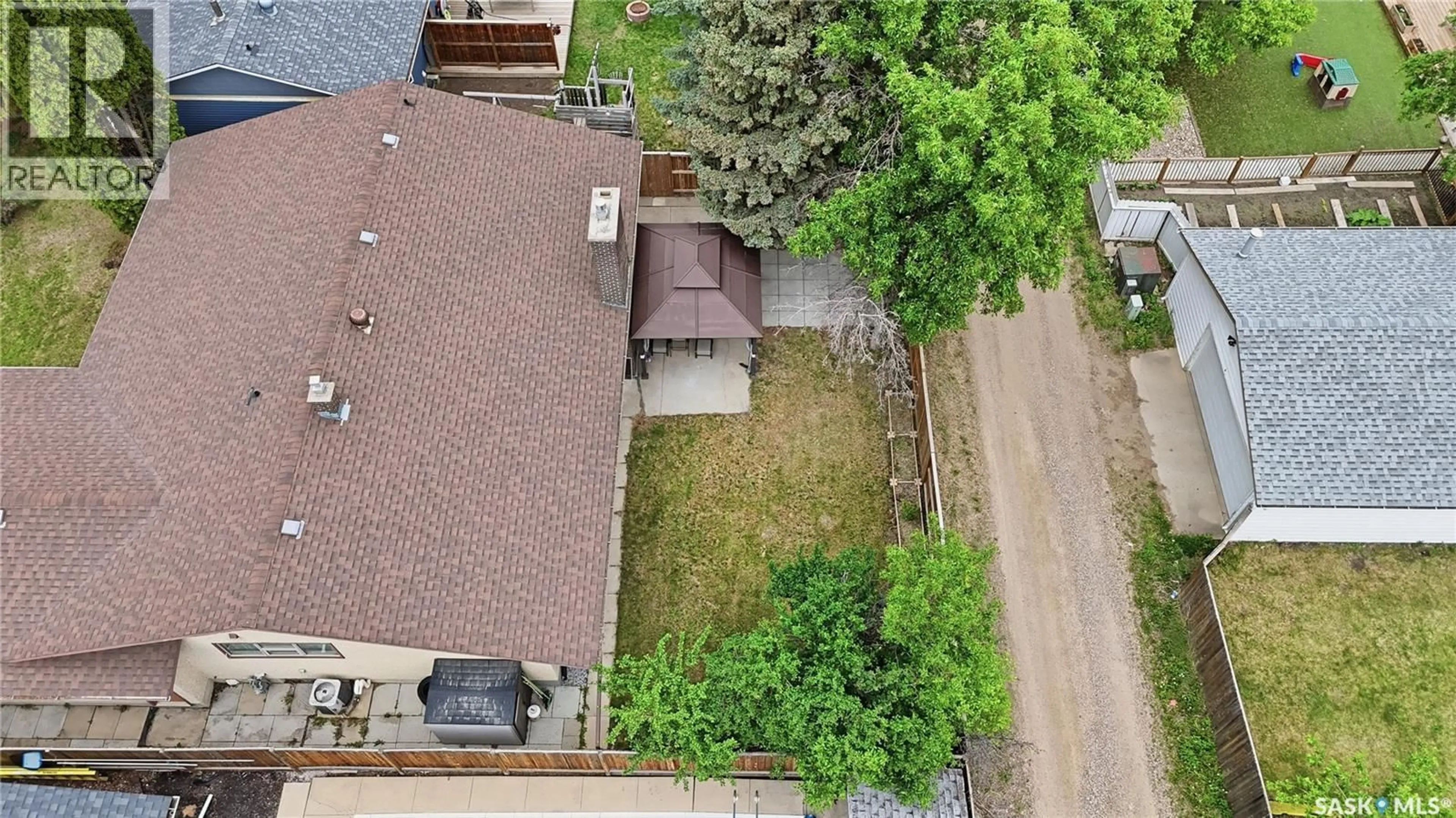A pic from outside/outdoor area/front of a property/back of a property/a pic from drone, street for 314 ANDERSON CRESCENT, Saskatoon Saskatchewan S7H4A3