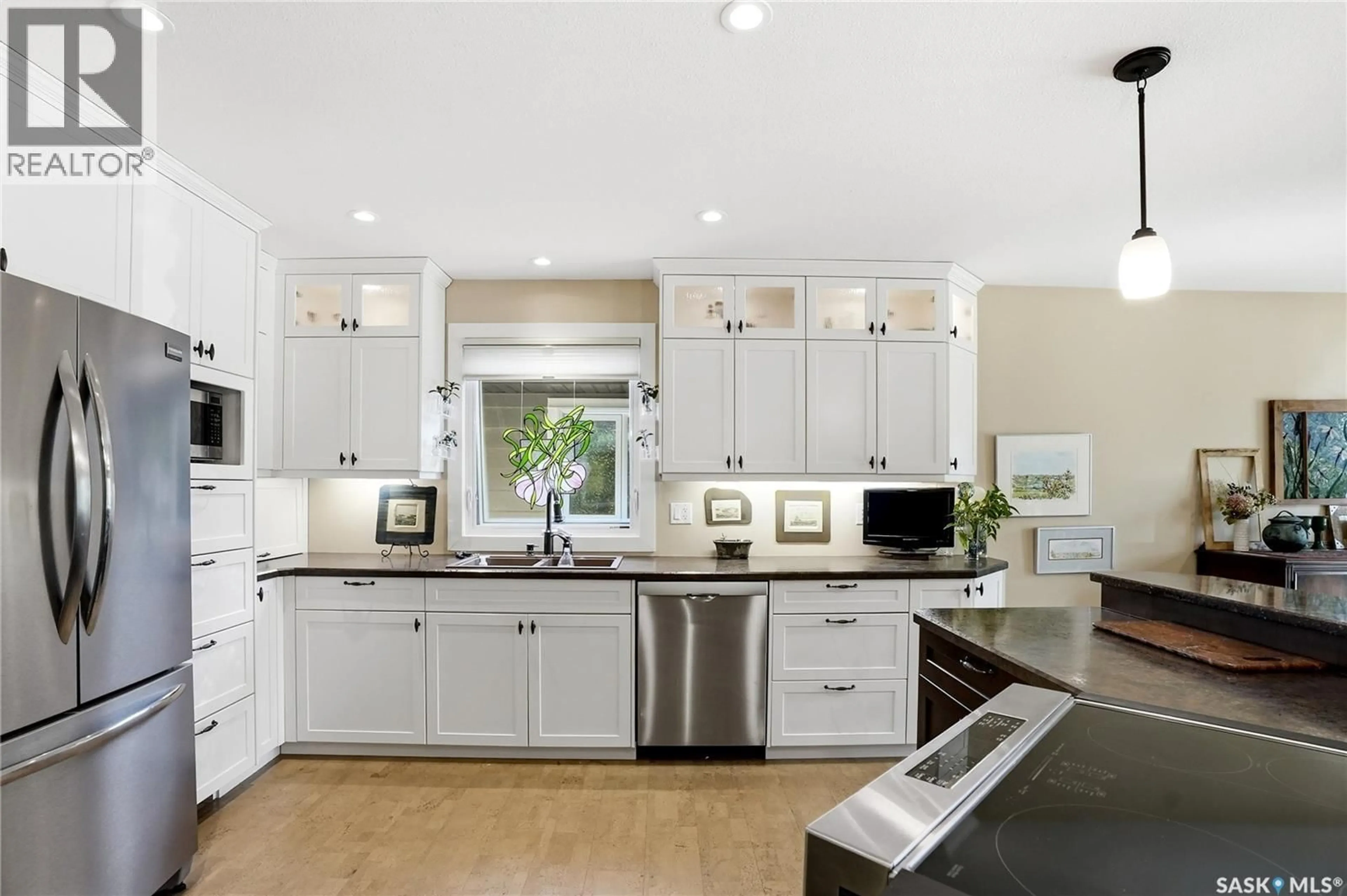 Contemporary kitchen, ceramic/tile floor for 111 RICHARDT PLACE, Saskatoon Saskatchewan S7H5B7