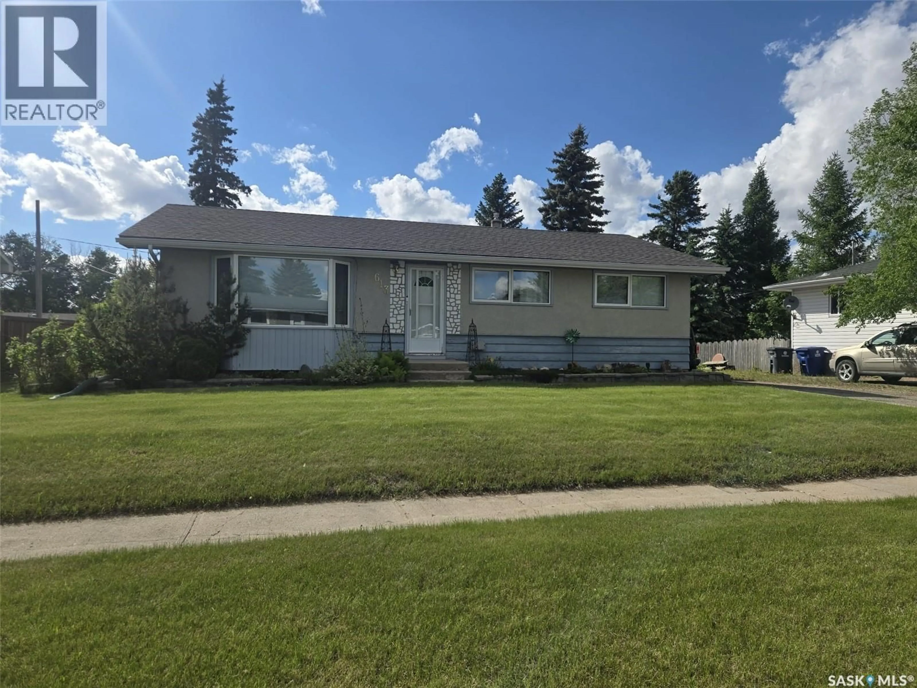 Home with vinyl exterior material, street for 613 3RD STREET, Wilkie Saskatchewan S0K4W0