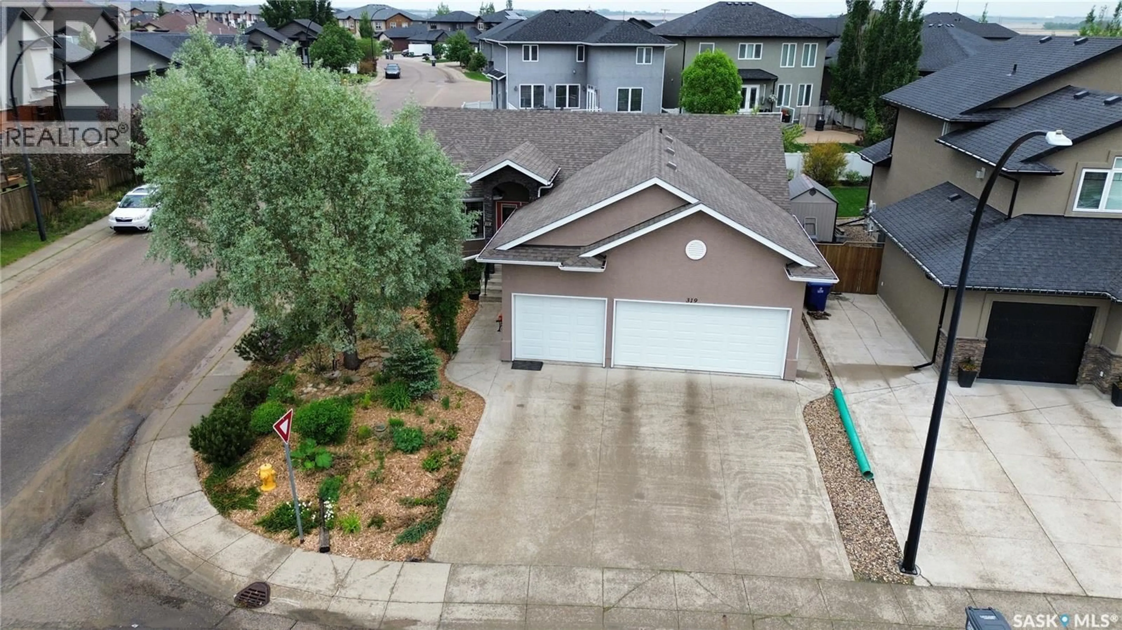 A pic from outside/outdoor area/front of a property/back of a property/a pic from drone, street for 319 STEFANIUK CRESCENT, Saskatoon Saskatchewan S7H0H6