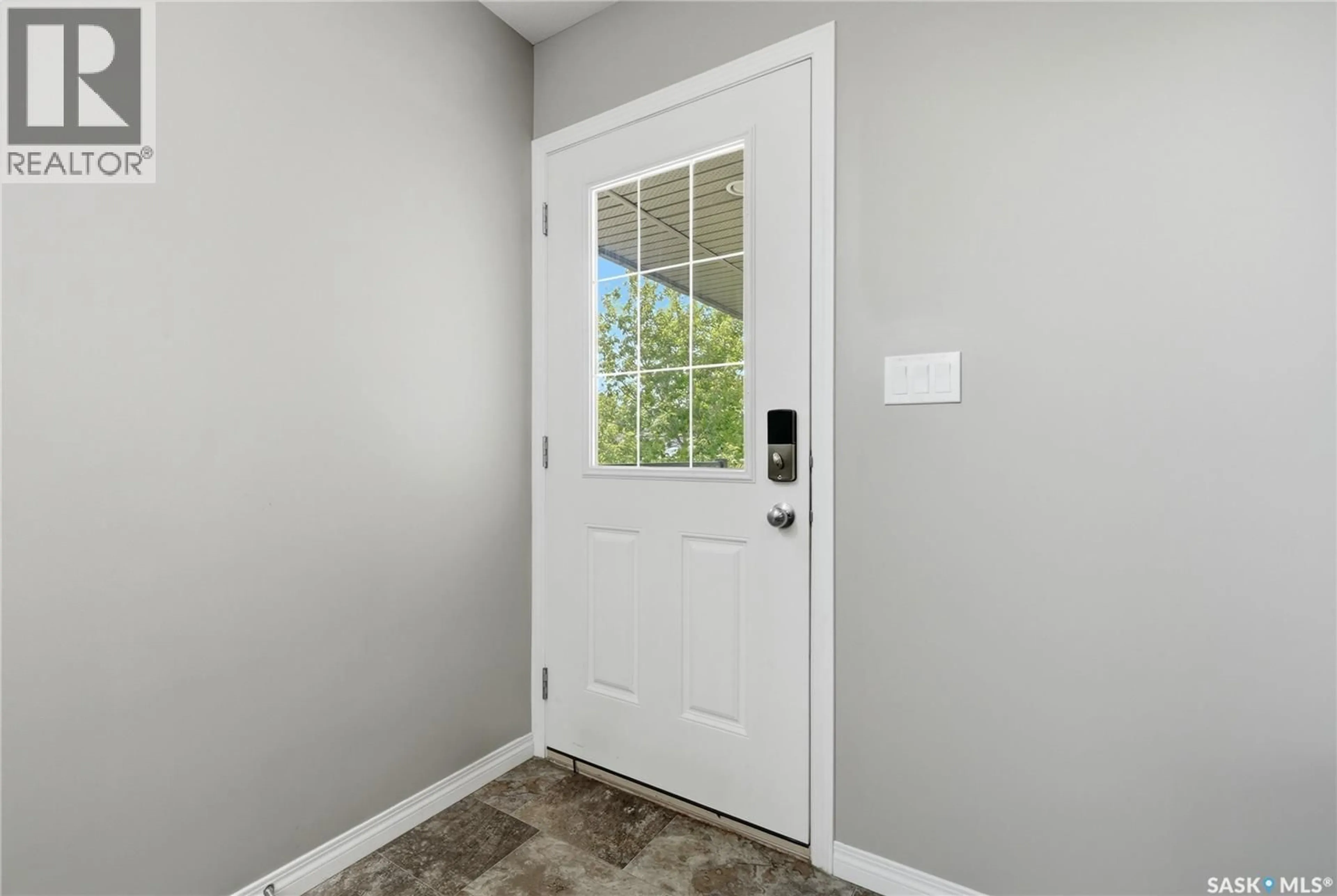 Indoor entryway for 7 PLAINS ROAD, Pilot Butte Saskatchewan S0G3Z0
