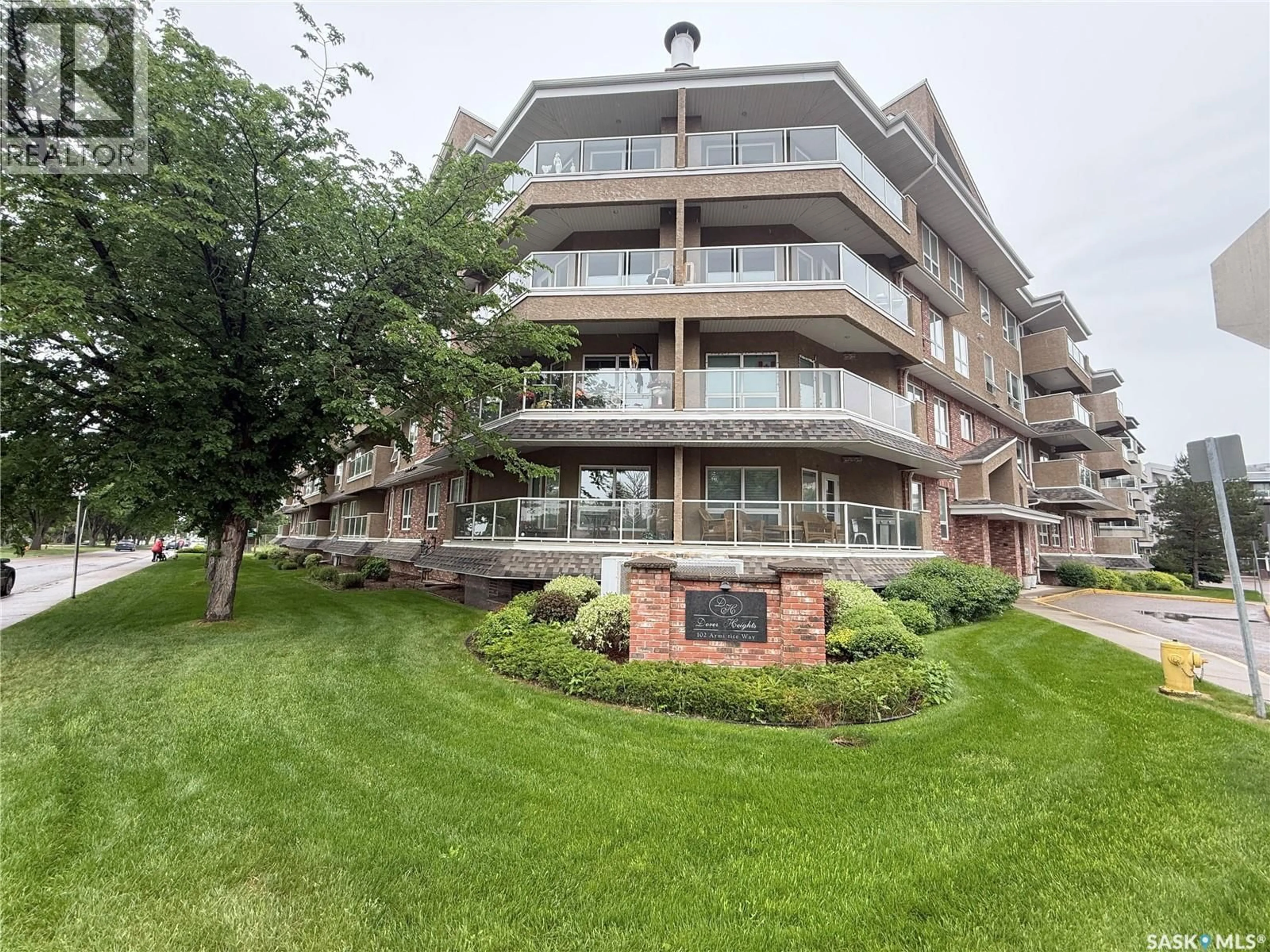 A pic from outside/outdoor area/front of a property/back of a property/a pic from drone, unknown for 313 102 ARMISTICE WAY, Saskatoon Saskatchewan S7J2Z6