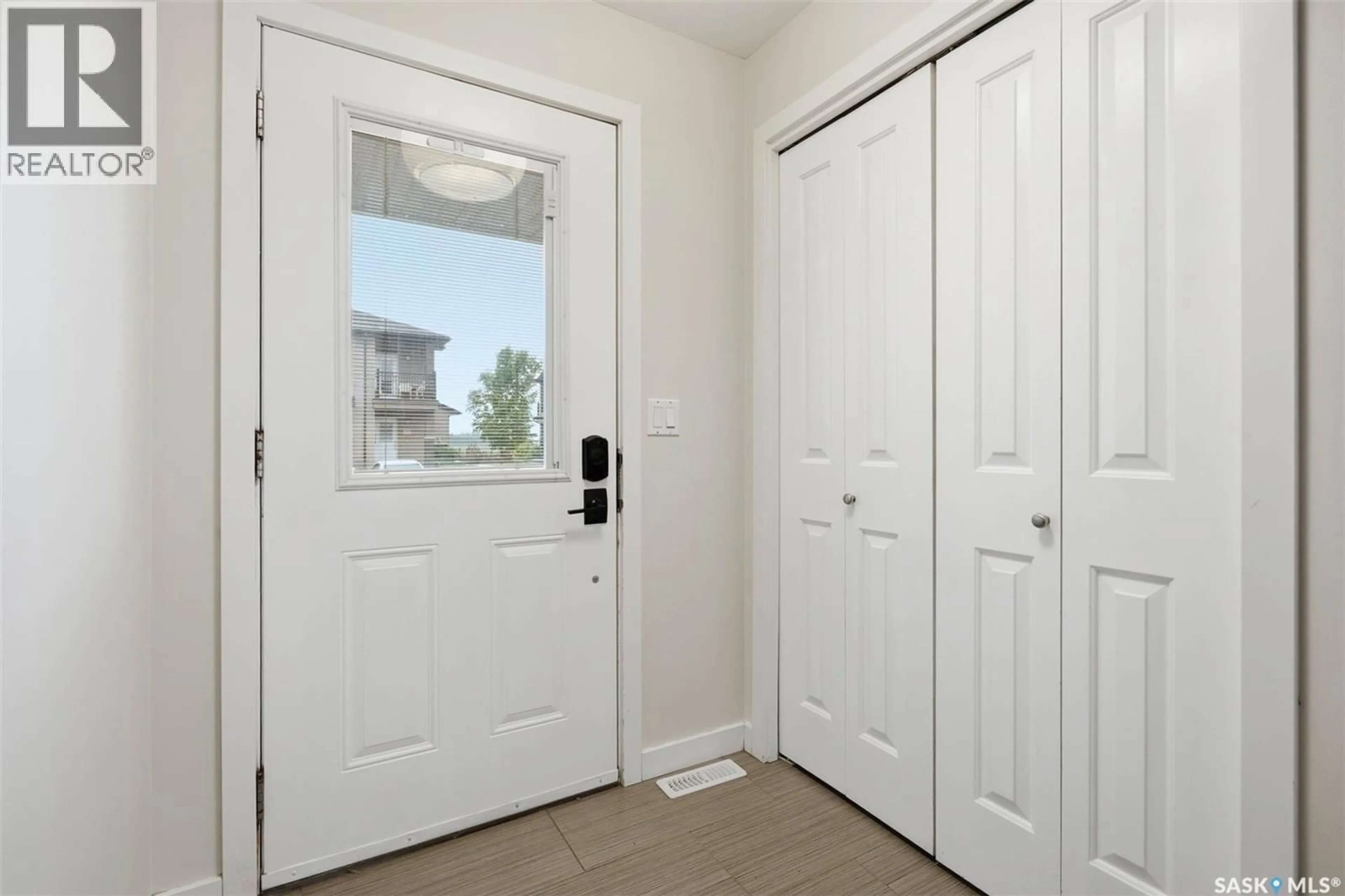 Indoor entryway for 1015 - 409 PATRICK CRESCENT, Saskatoon Saskatchewan S7W0M3