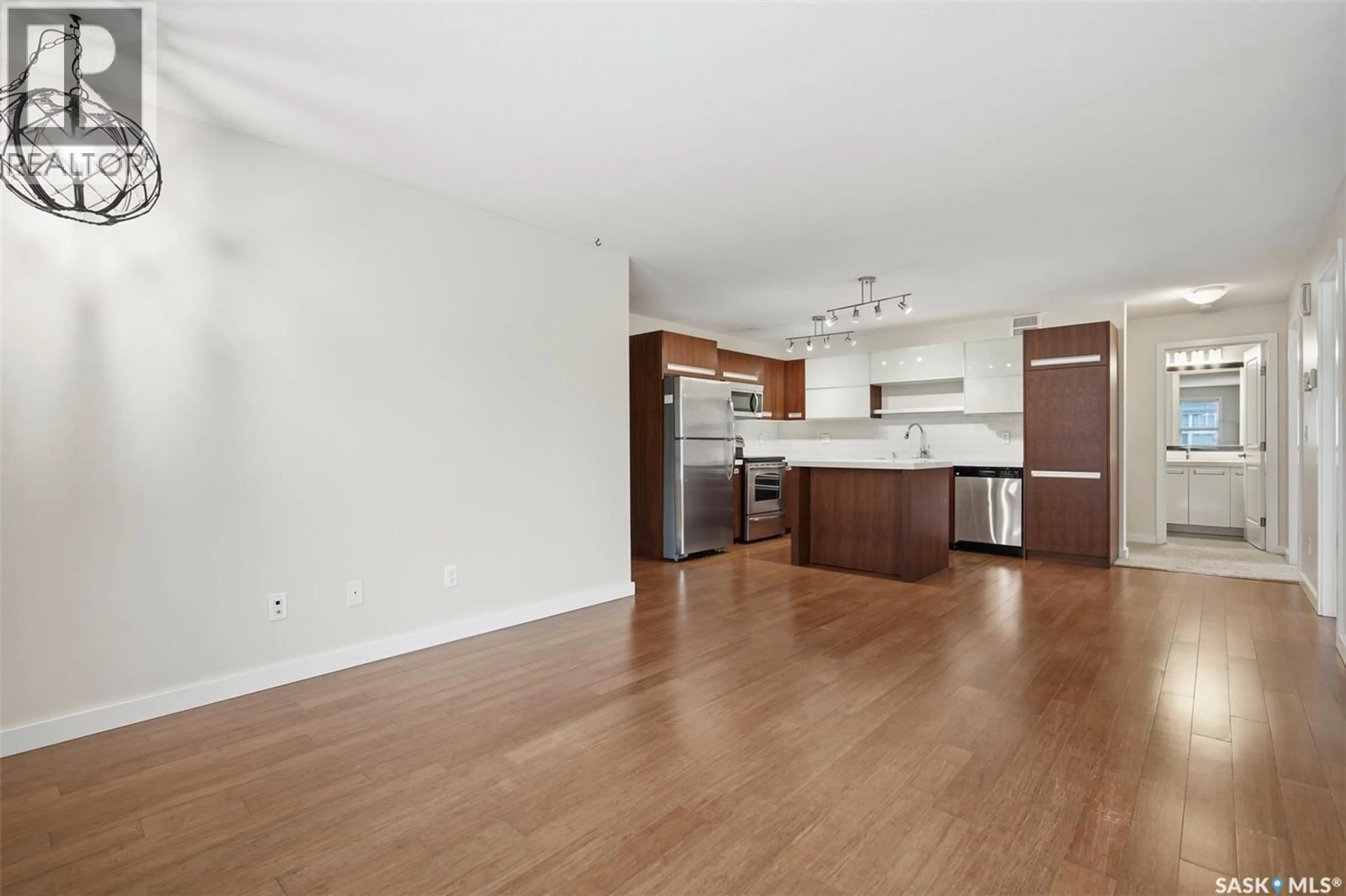 Open concept kitchen, wood/laminate floor for 1015 - 409 PATRICK CRESCENT, Saskatoon Saskatchewan S7W0M3