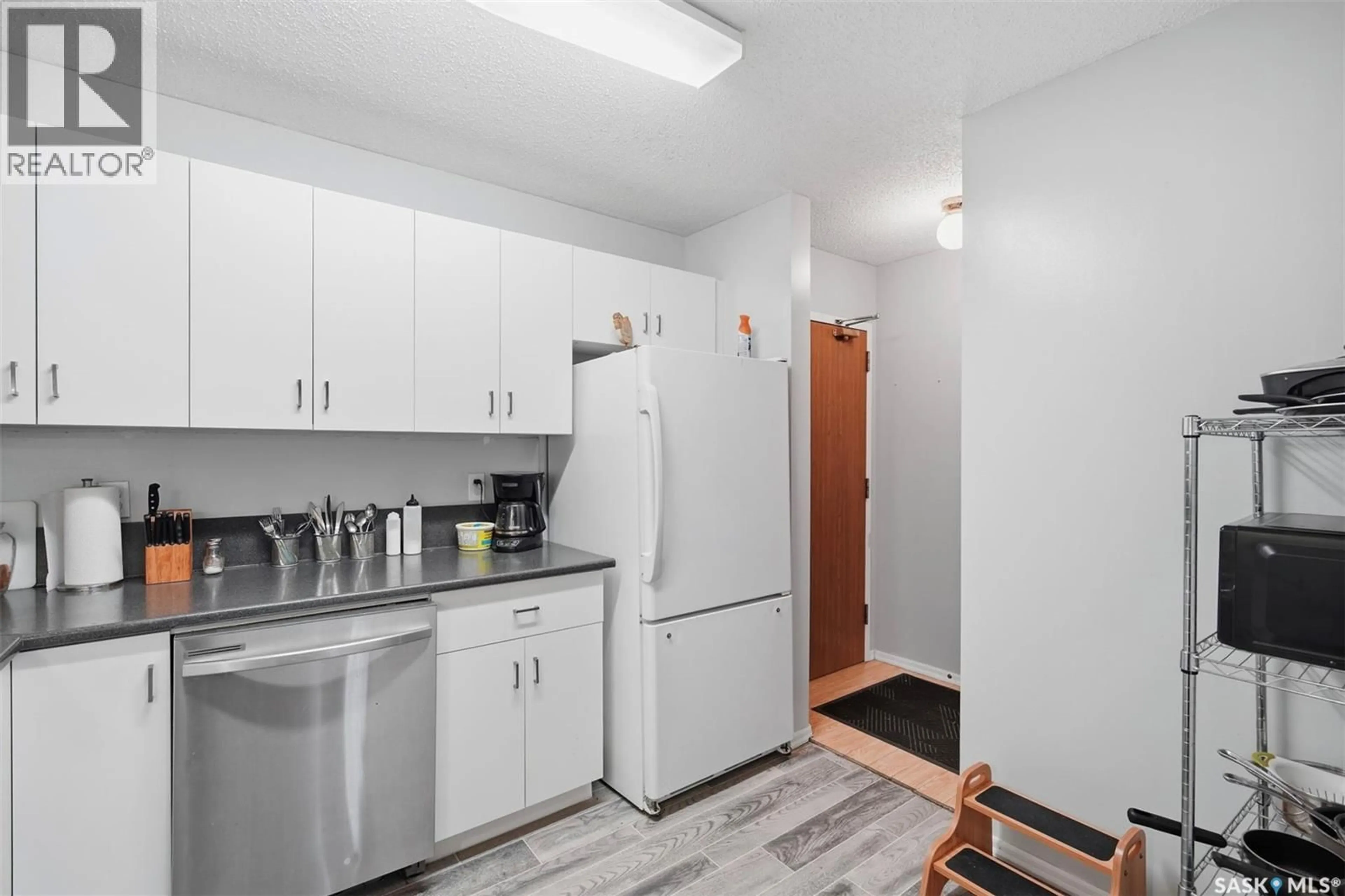 Standard kitchen, unknown for 209B - 114 CREE PLACE, Saskatoon Saskatchewan S7K7Y9