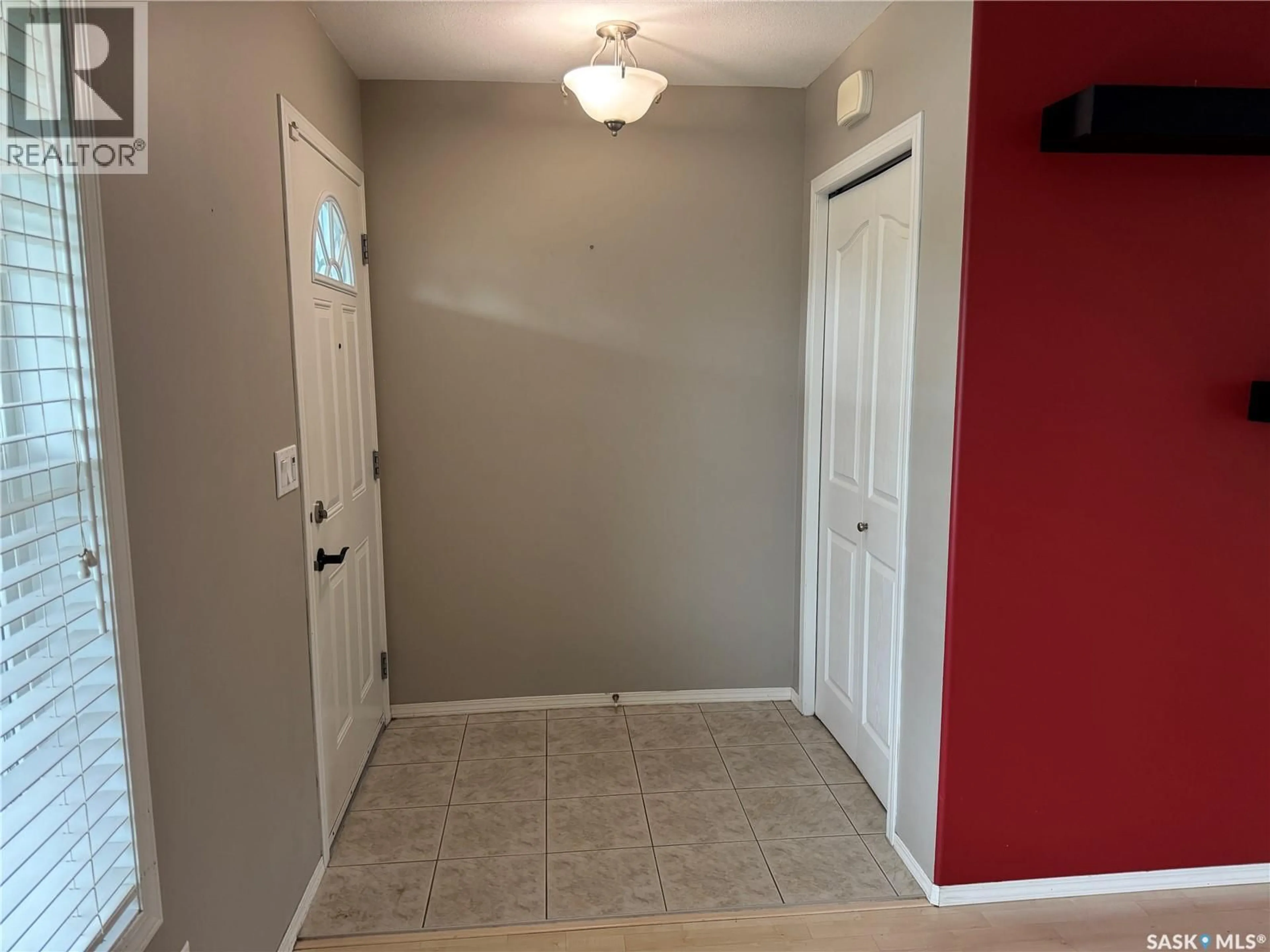 Indoor entryway for 122 KEEDWELL STREET, Saskatoon Saskatchewan S7W1B4