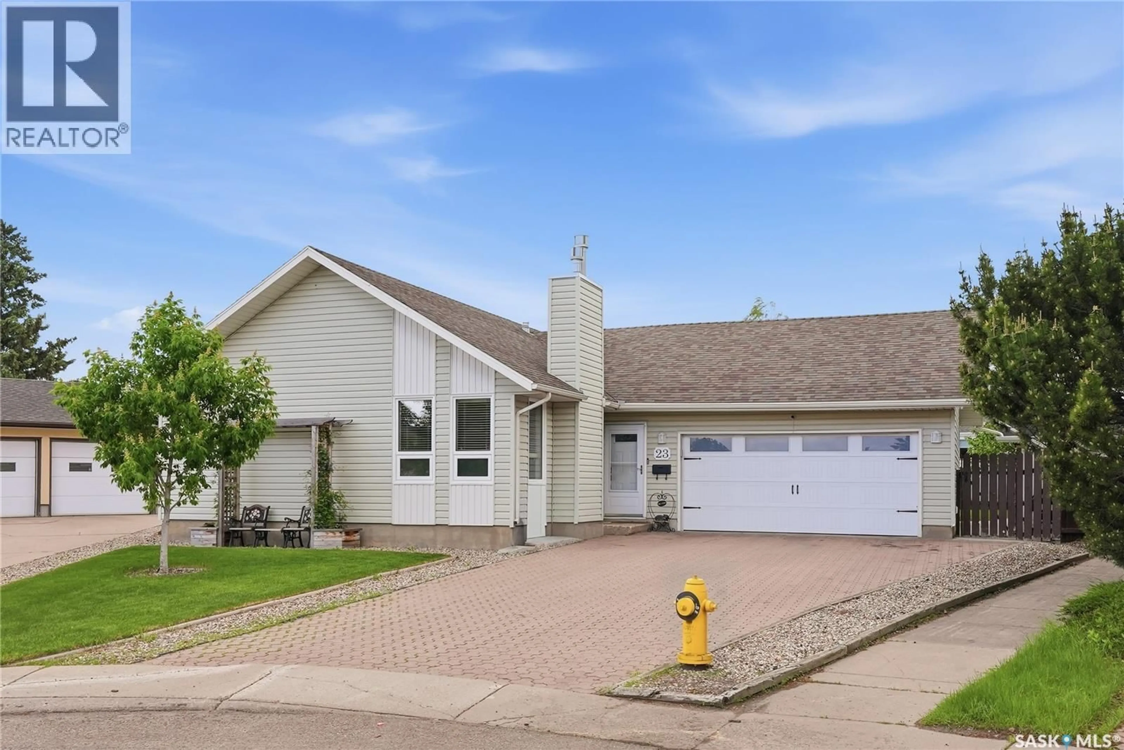 Home with vinyl exterior material, street for 23 BLACKLEY PLACE, Saskatoon Saskatchewan S7M5B1