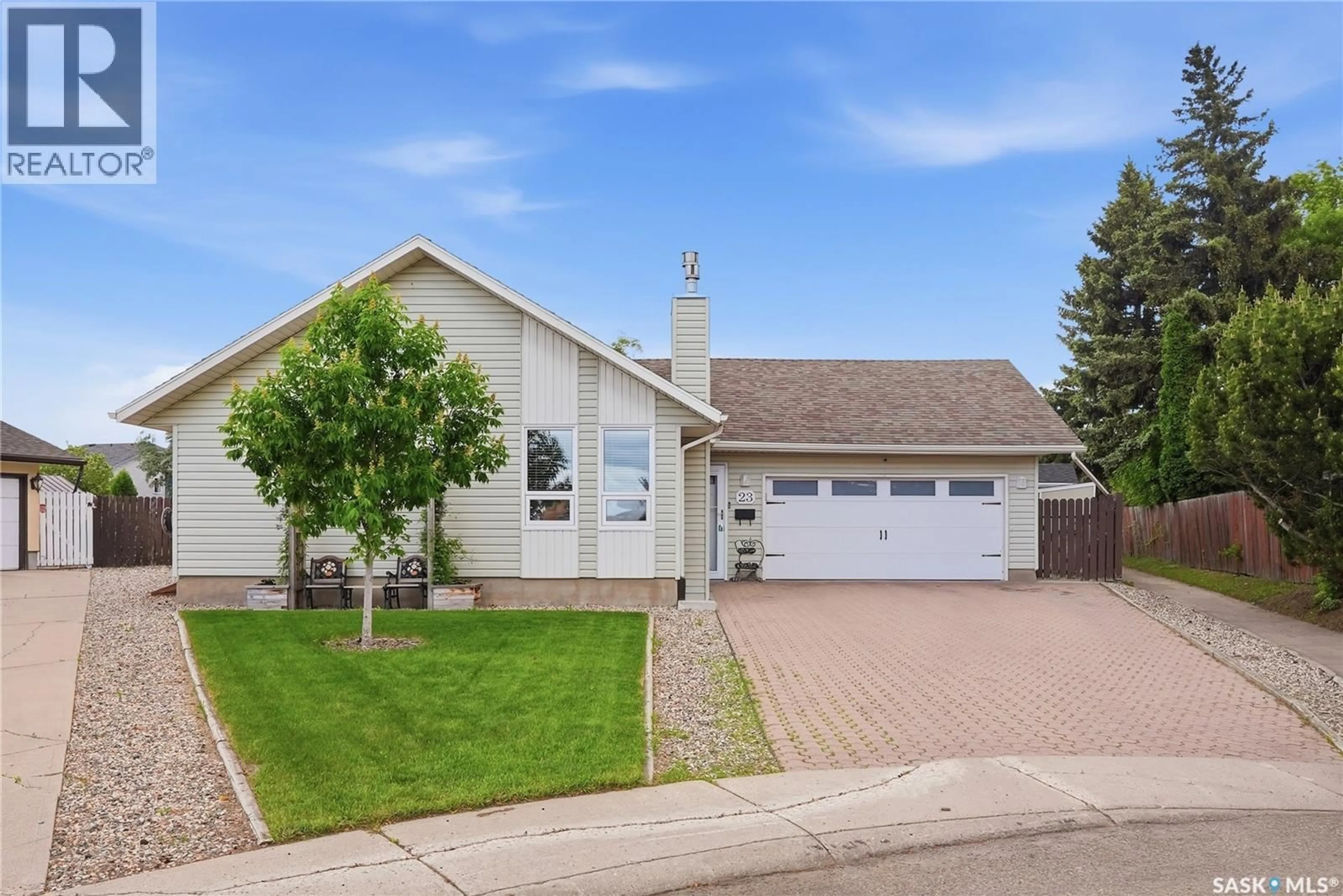 Home with vinyl exterior material, street for 23 BLACKLEY PLACE, Saskatoon Saskatchewan S7M5B1