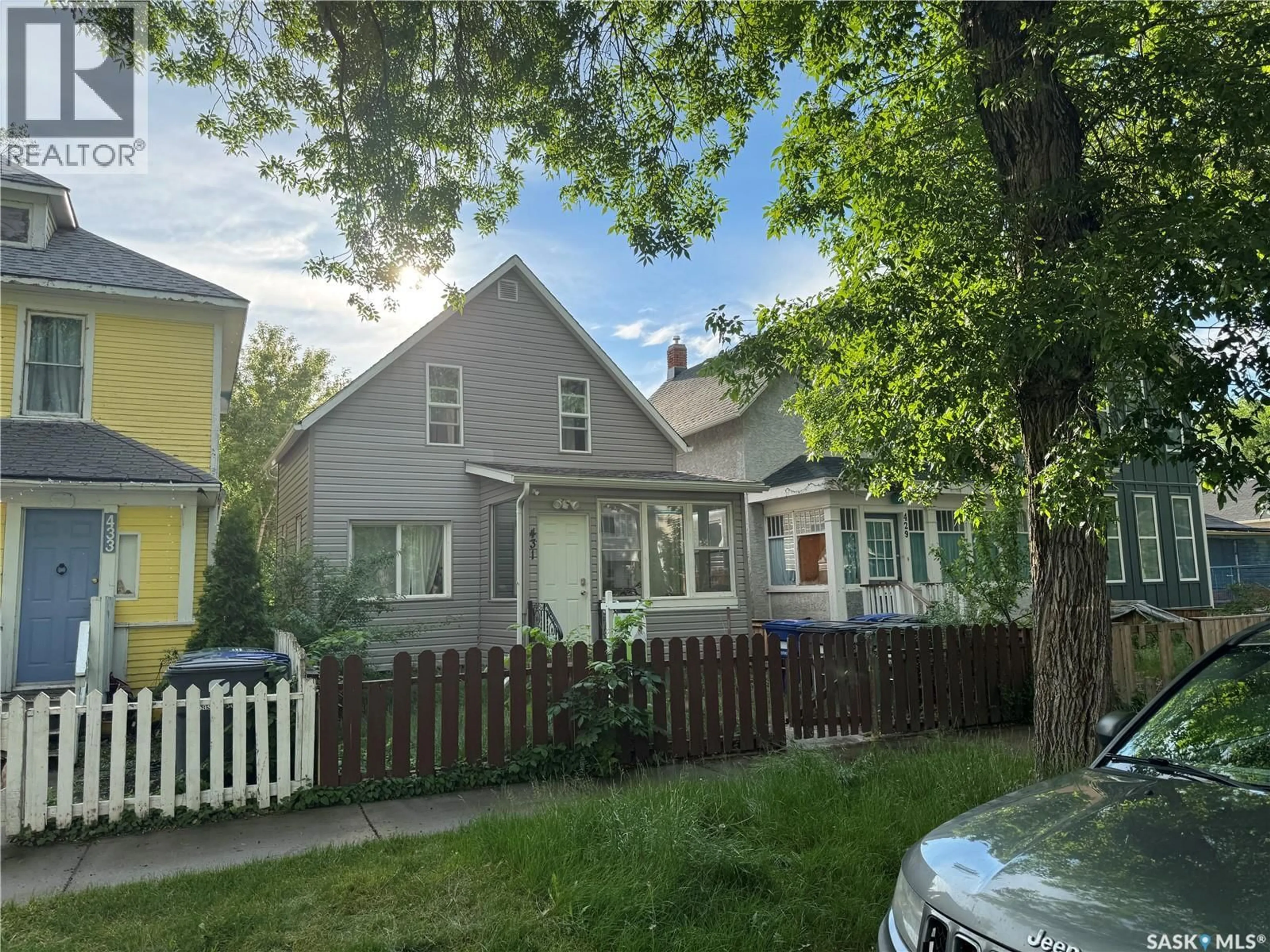 A pic from outside/outdoor area/front of a property/back of a property/a pic from drone, street for 431 G AVENUE, Saskatoon Saskatchewan S7M1V5