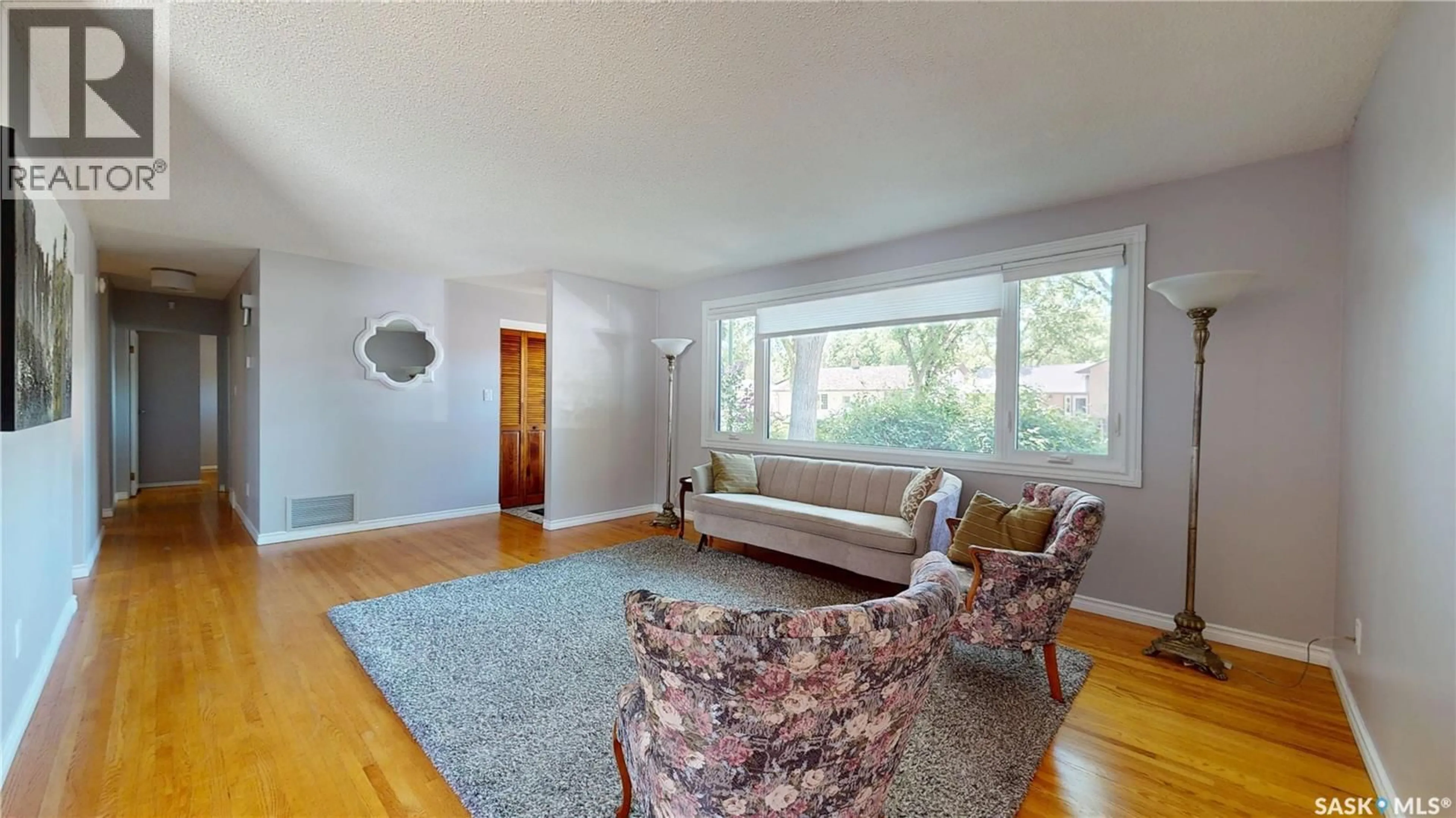 Living room with furniture, wood/laminate floor for 85 BOBOLINK BAY, Regina Saskatchewan S4S4K2