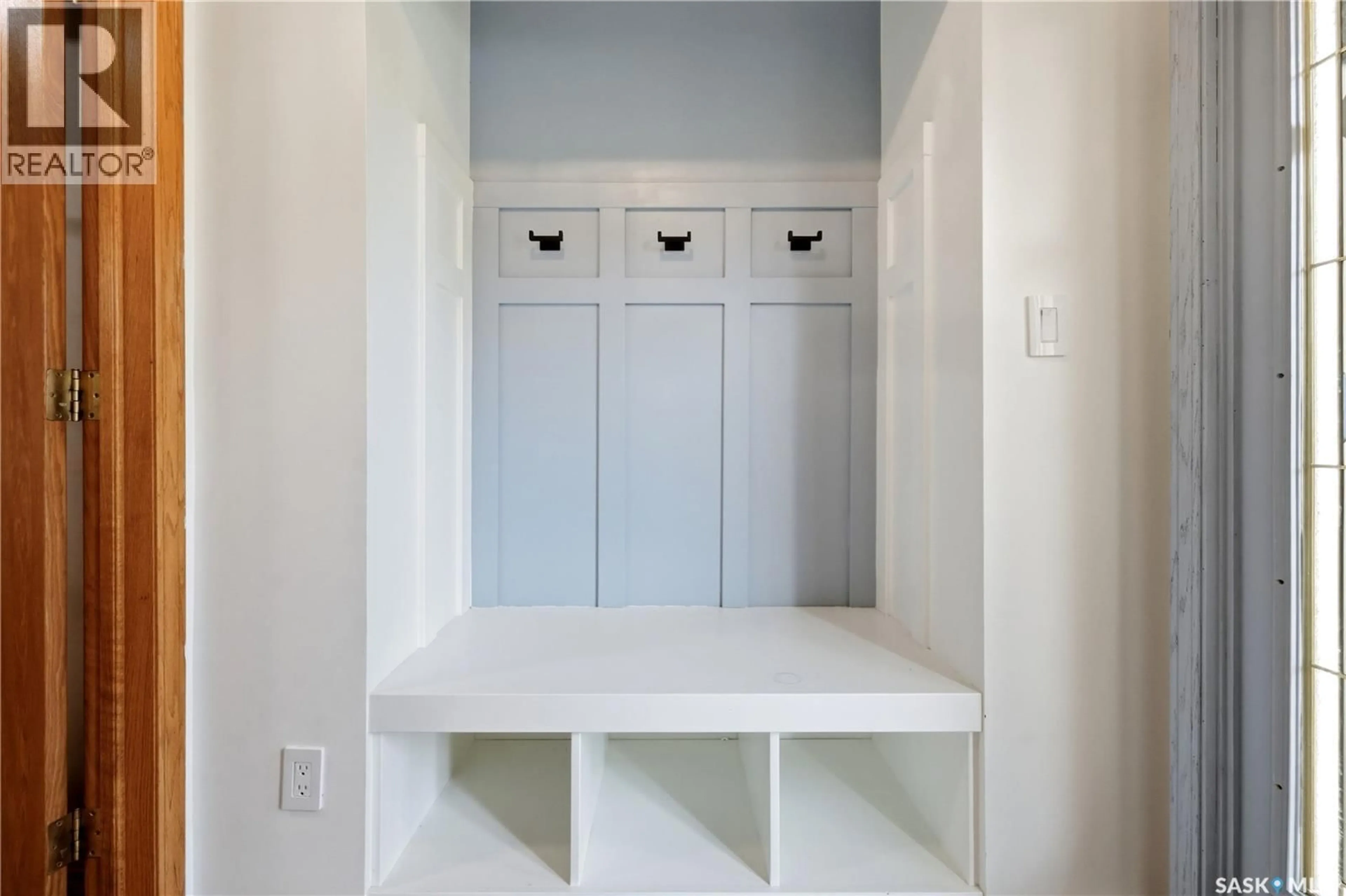 Indoor entryway for 23 COWIE ROAD, Regina Saskatchewan S4S6S2