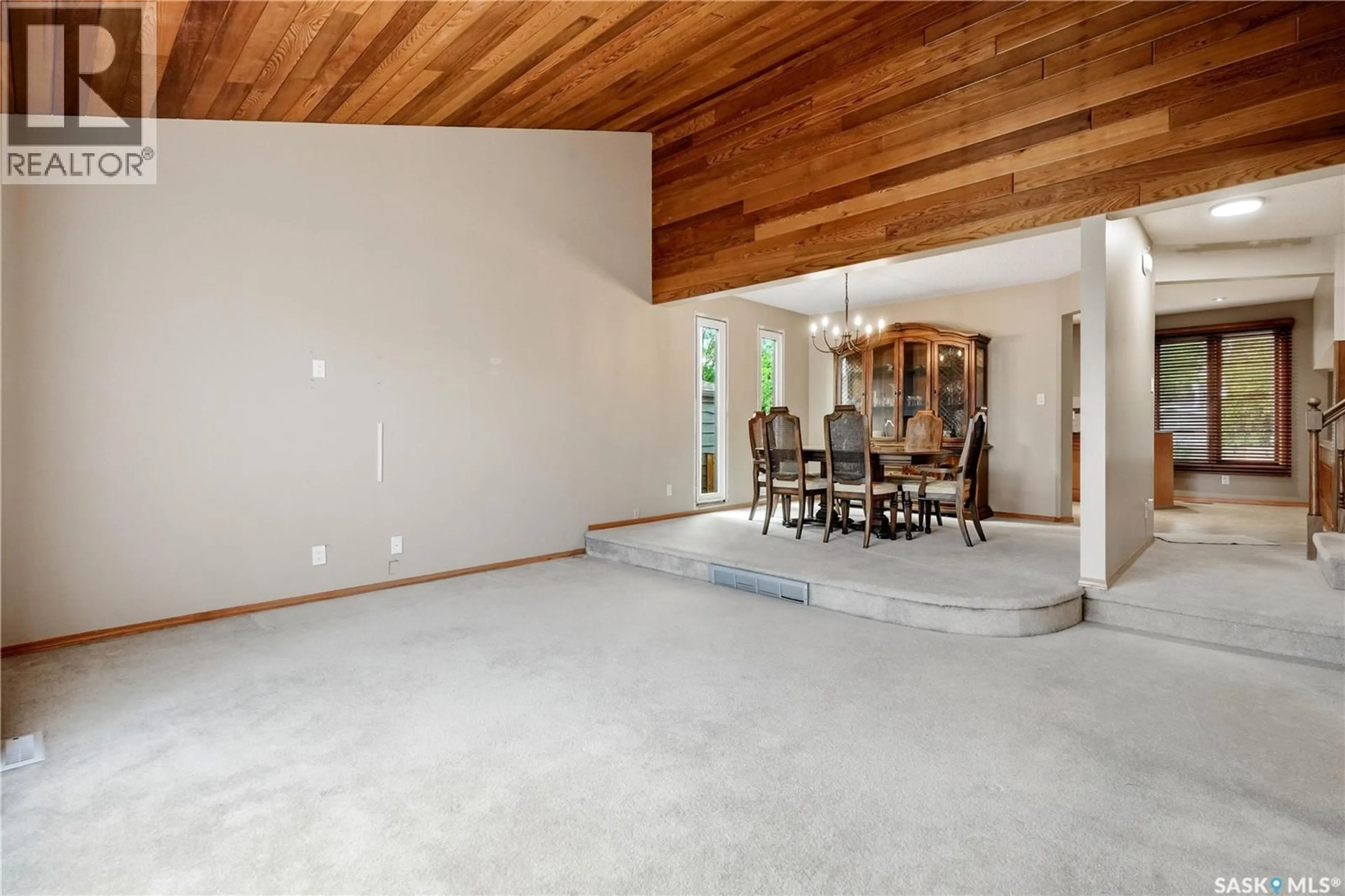 Indoor foyer for 23 COWIE ROAD, Regina Saskatchewan S4S6S2