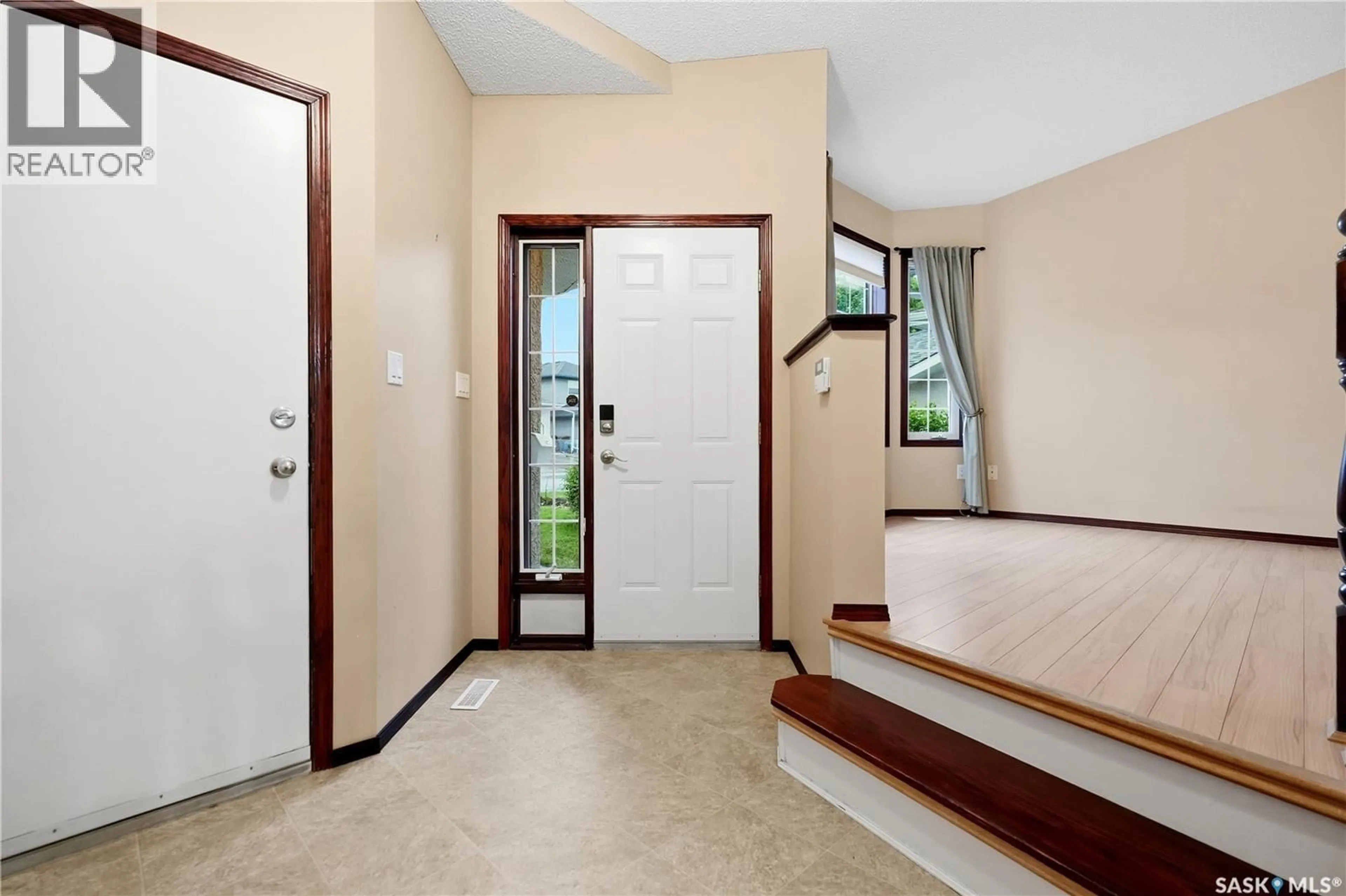 Indoor entryway for 3676 BISHOP CRESCENT, Regina Saskatchewan S4Z1A8