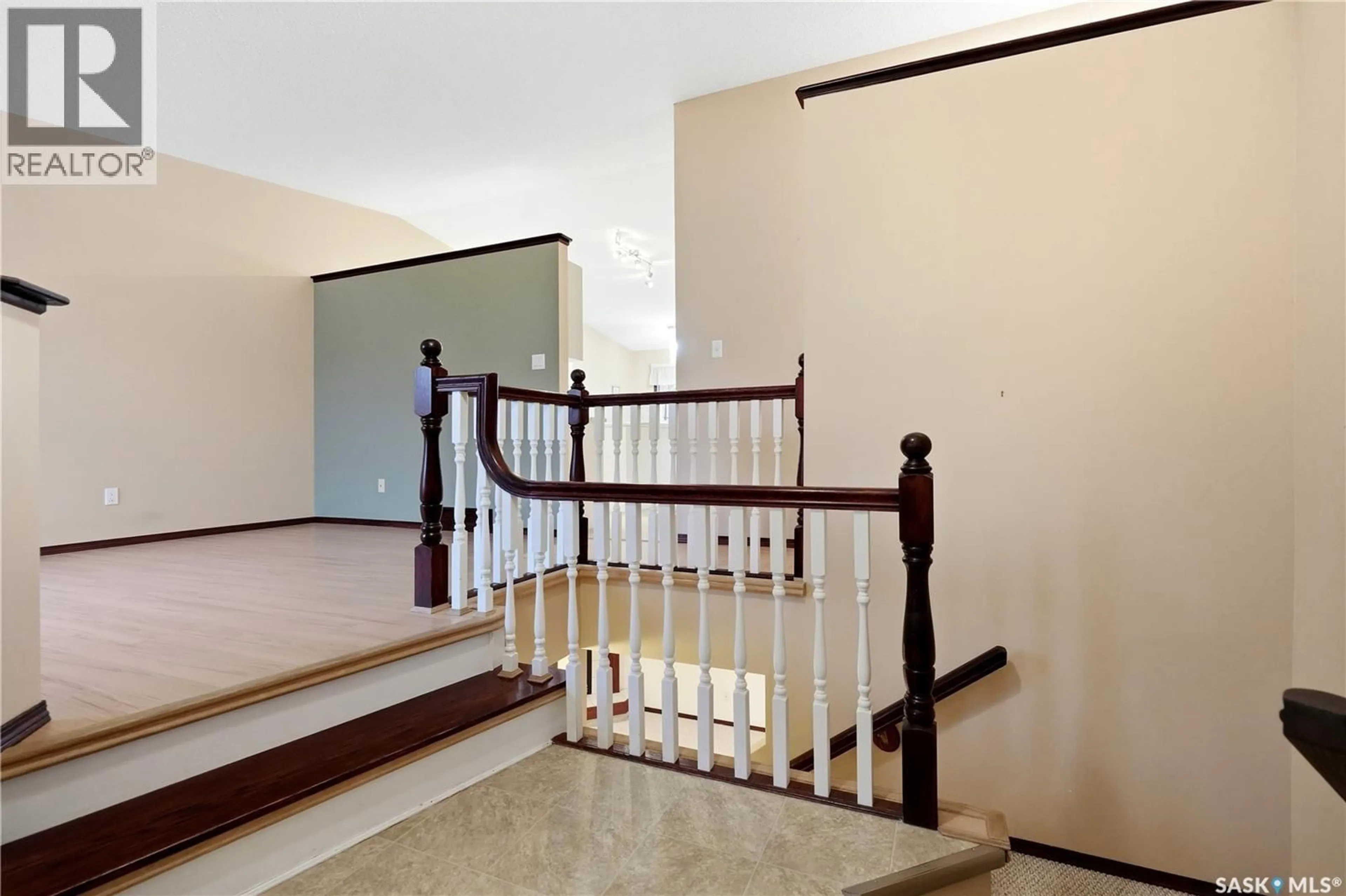 Indoor foyer for 3676 BISHOP CRESCENT, Regina Saskatchewan S4Z1A8