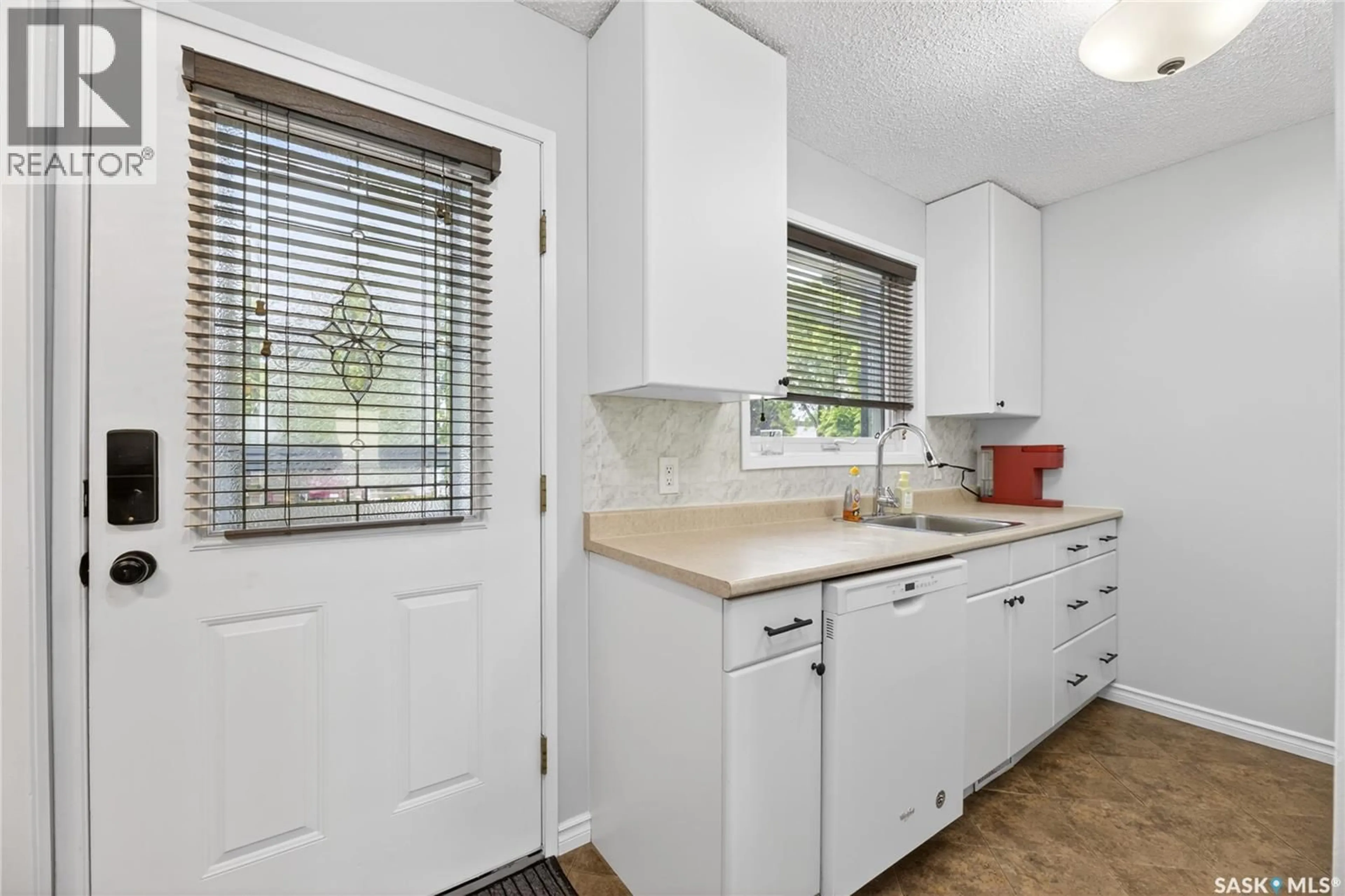Standard kitchen, unknown for 140 - 740 MEILICKE ROAD, Saskatoon Saskatchewan S7K7Y5