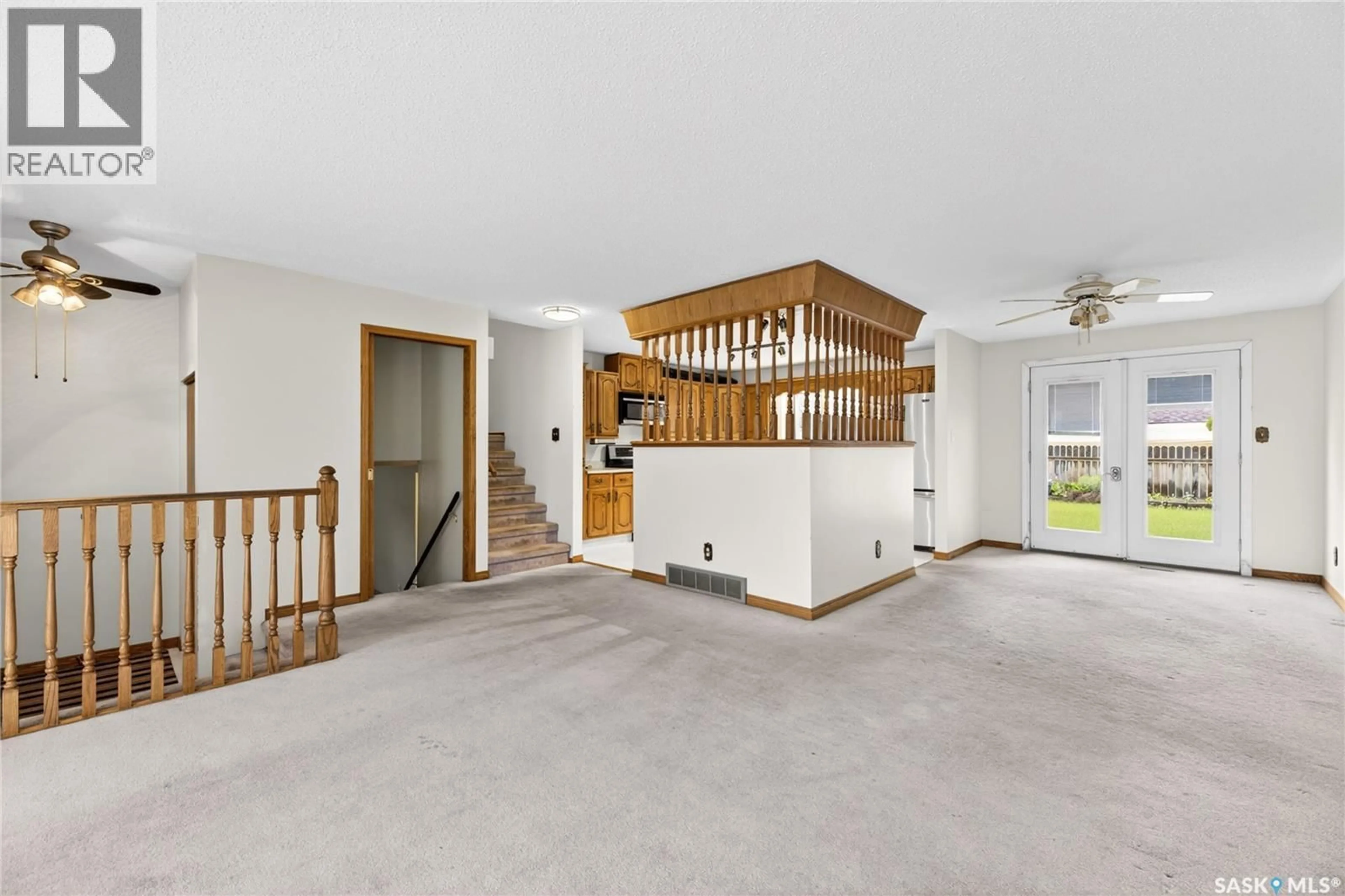 Indoor foyer for 102 ALLEGRETTO CRESCENT, Saskatoon Saskatchewan S7K6R5