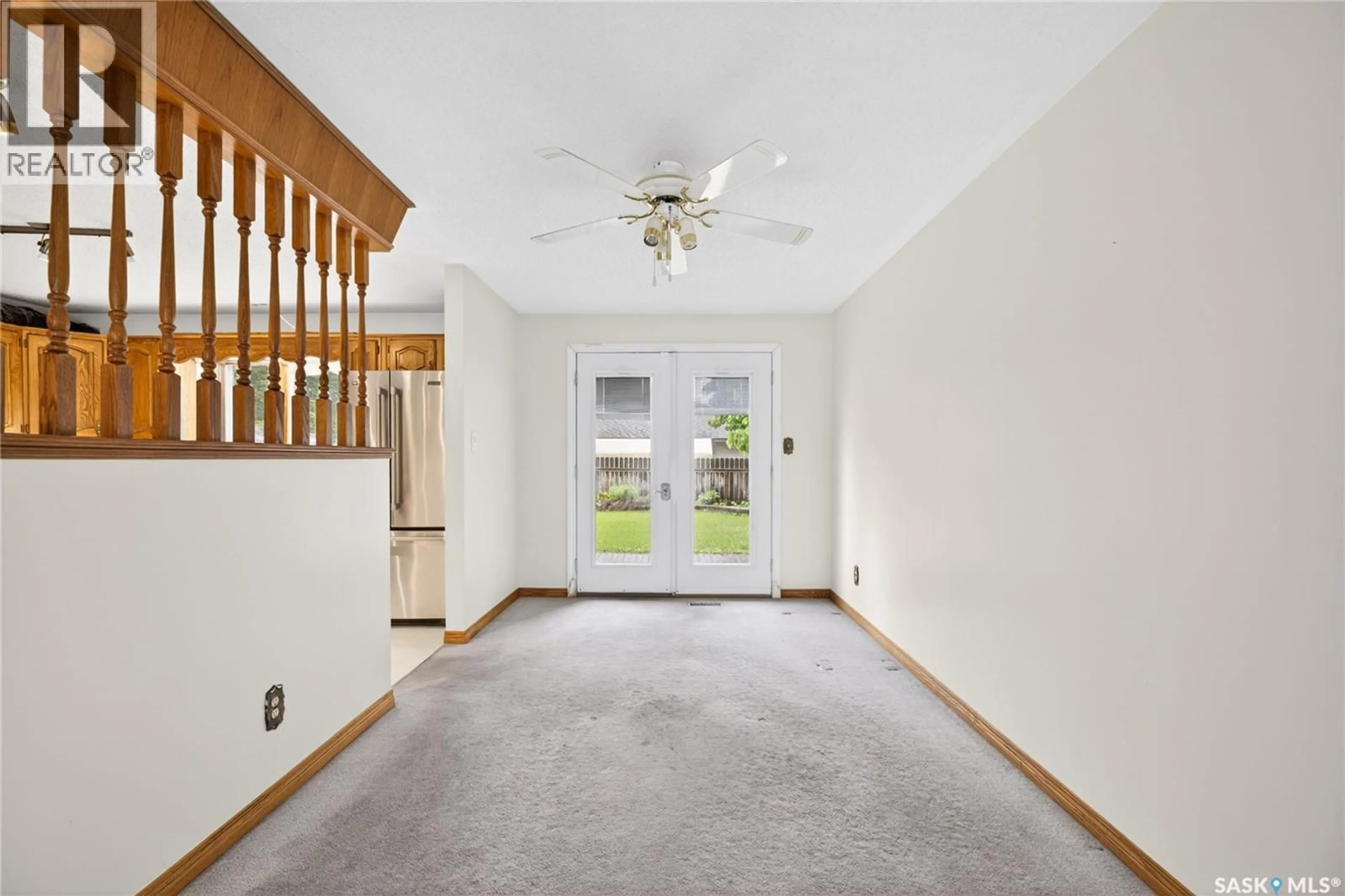 Indoor foyer for 102 ALLEGRETTO CRESCENT, Saskatoon Saskatchewan S7K6R5