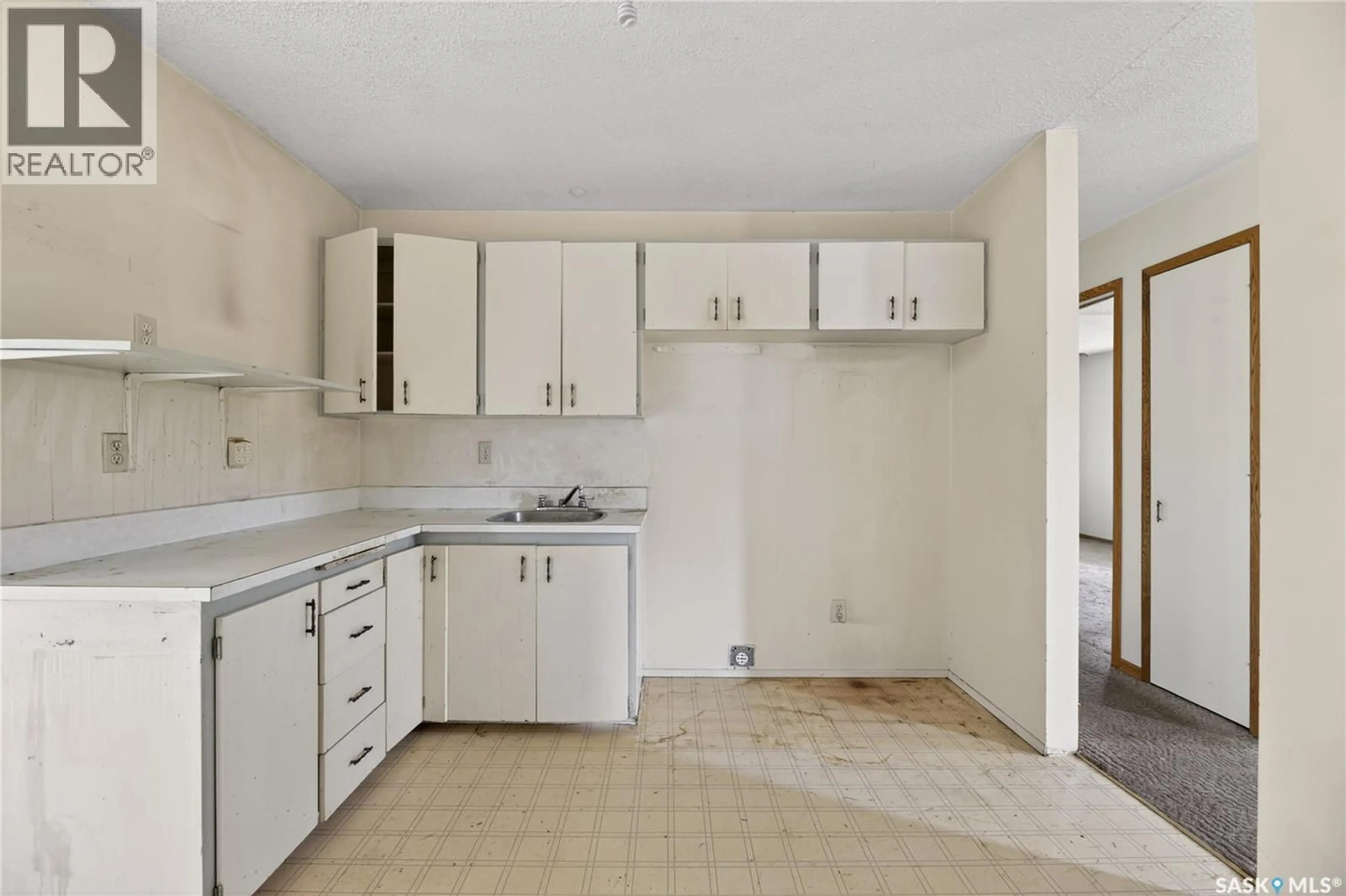 Standard kitchen, unknown for 107 GRANT STREET, Saskatoon Saskatchewan S7N2A2
