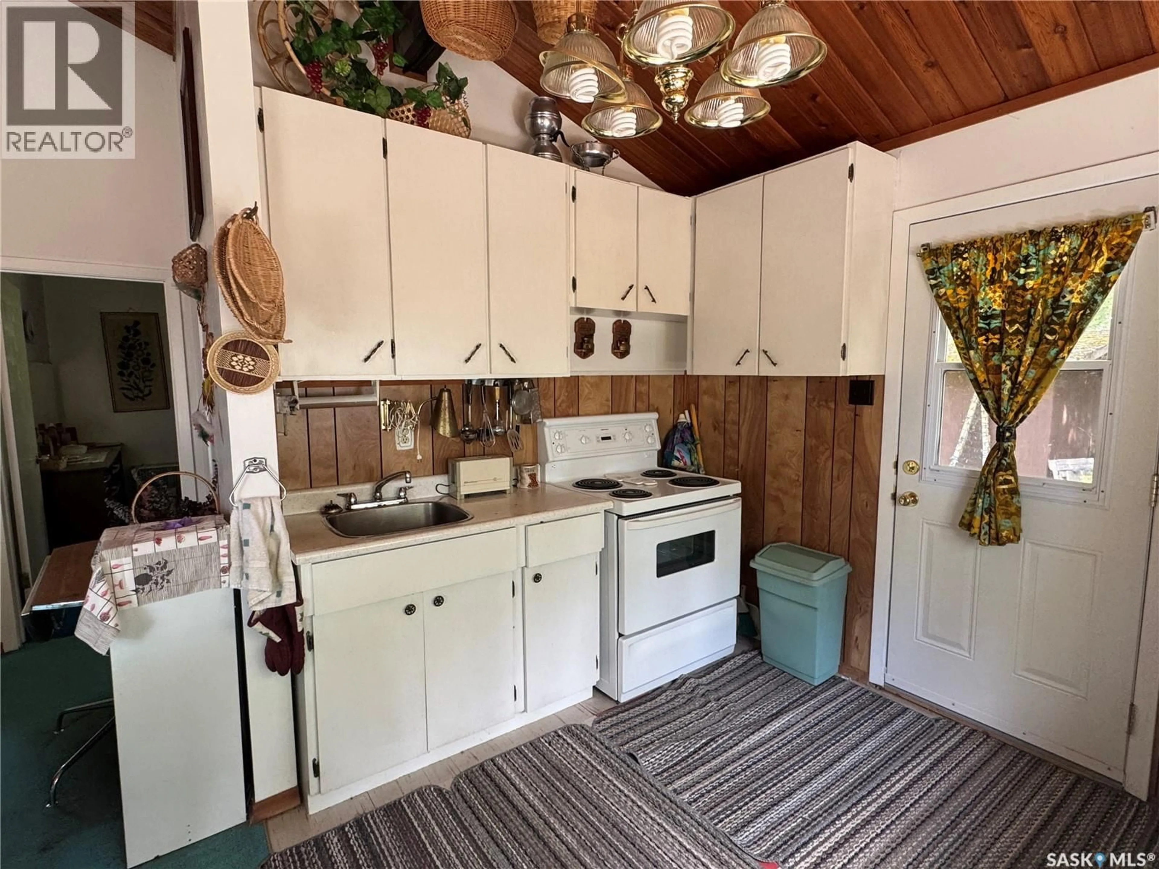 Standard kitchen, unknown for 803 WILLOW STREET, Lac La Ronge Provincial Park Saskatchewan S0J1L0