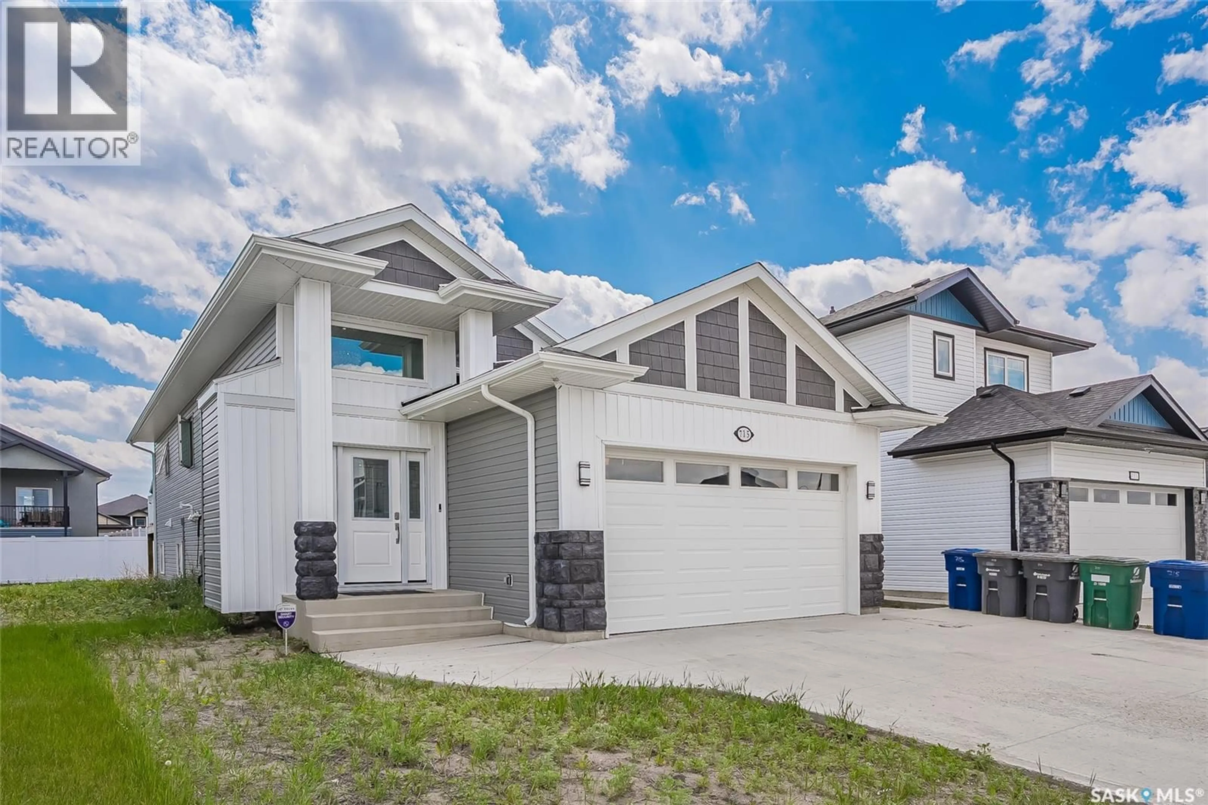 Home with vinyl exterior material, street for 715 BENTLEY MANOR, Saskatoon Saskatchewan S7L6P2