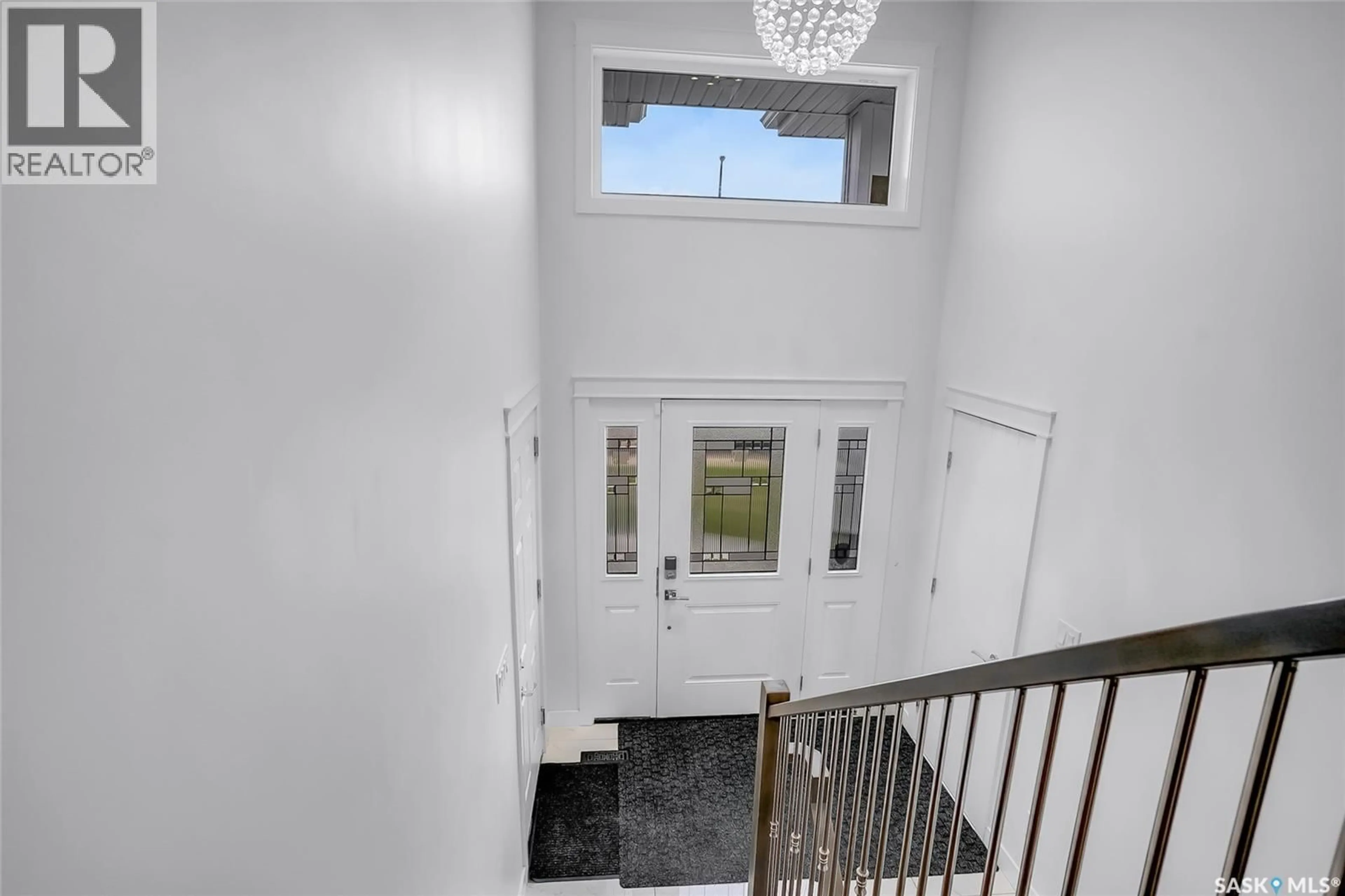 Indoor foyer for 715 BENTLEY MANOR, Saskatoon Saskatchewan S7L6P2