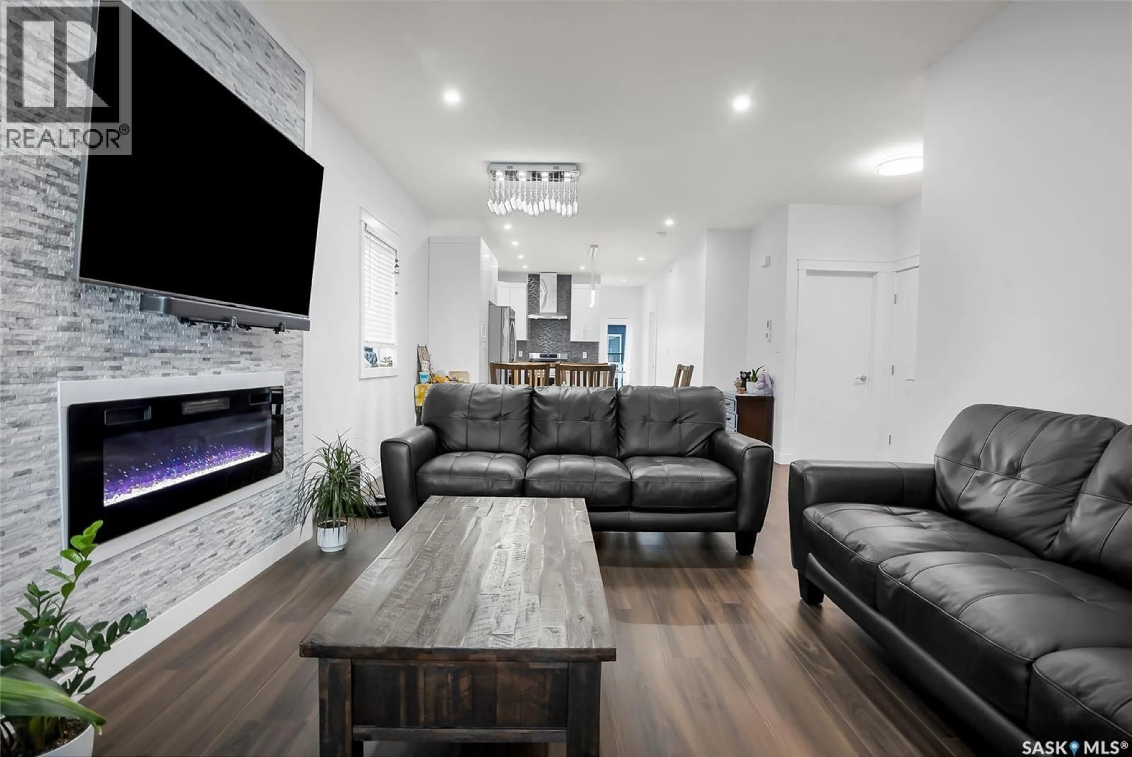 Living room with furniture, unknown for 715 BENTLEY MANOR, Saskatoon Saskatchewan S7L6P2