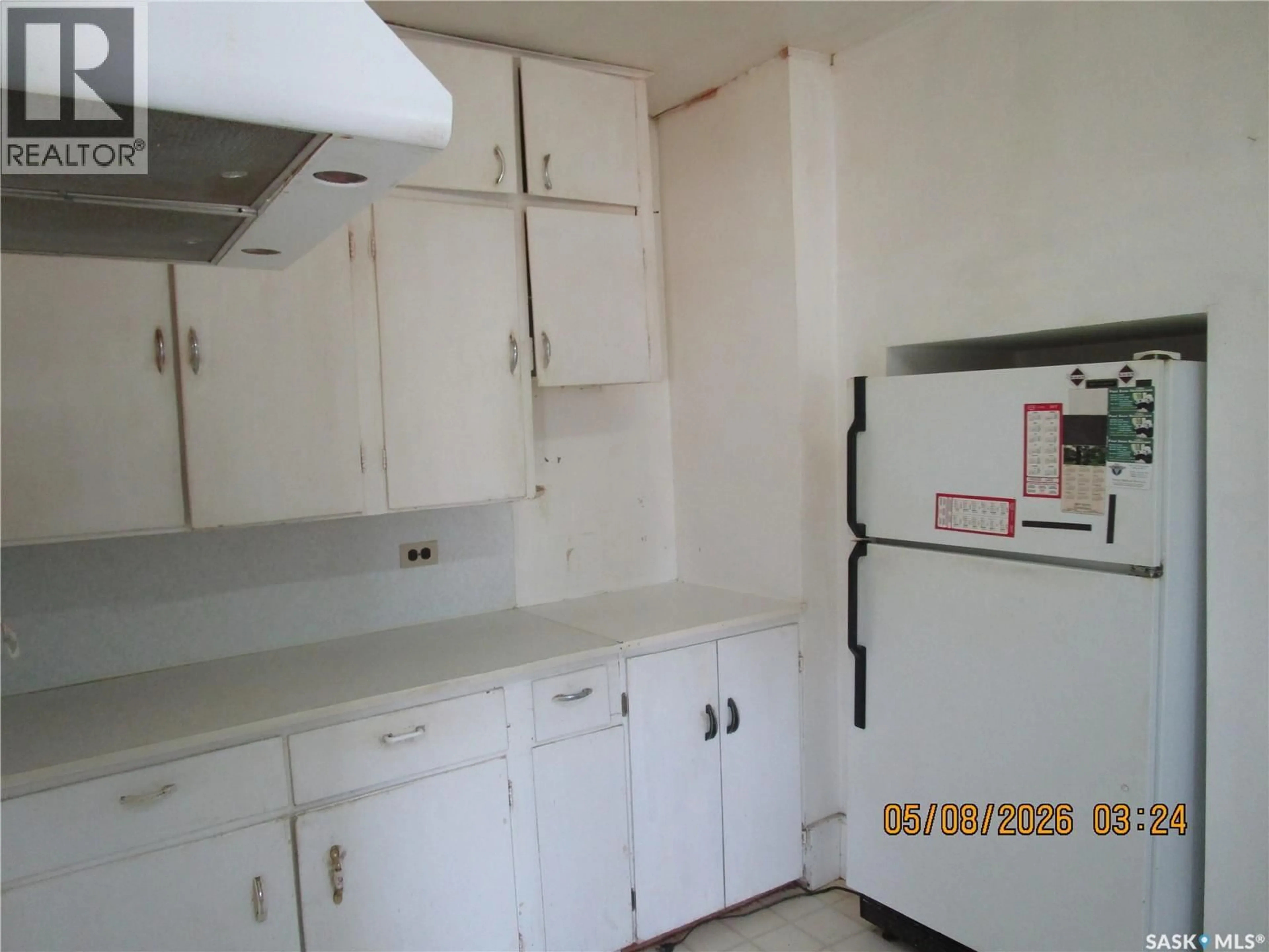 Standard kitchen, unknown for 330 2ND AVENUE, Assiniboia Saskatchewan S0H0B0