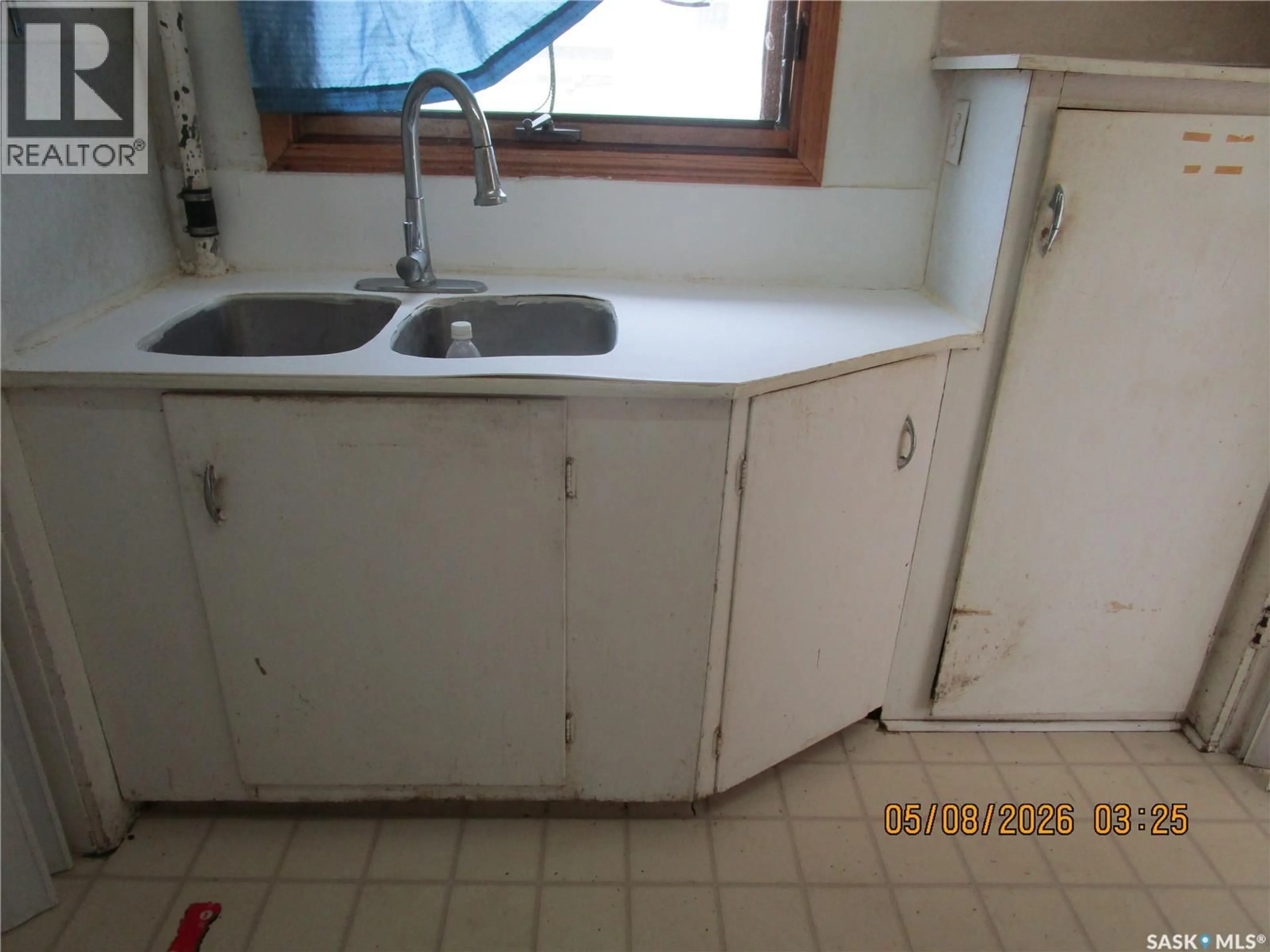 Standard kitchen, unknown for 330 2ND AVENUE, Assiniboia Saskatchewan S0H0B0