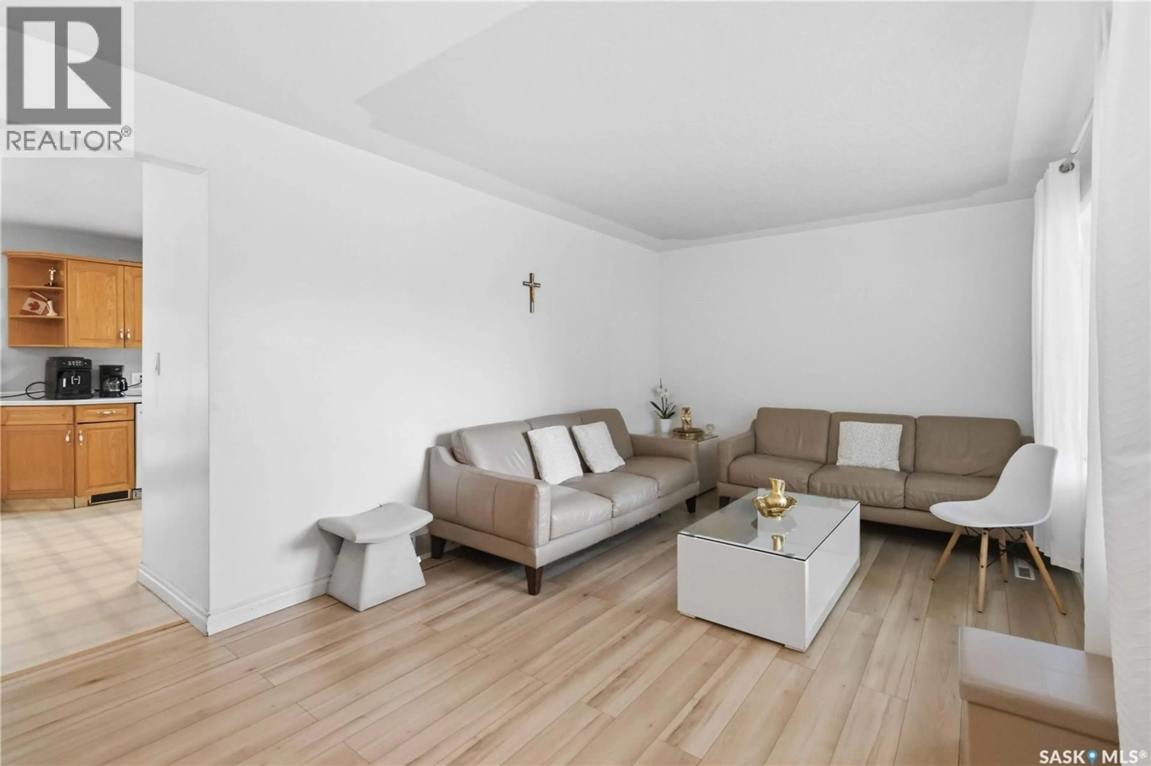 Living room with furniture, wood/laminate floor for 322 U AVENUE, Saskatoon Saskatchewan S7L3C7