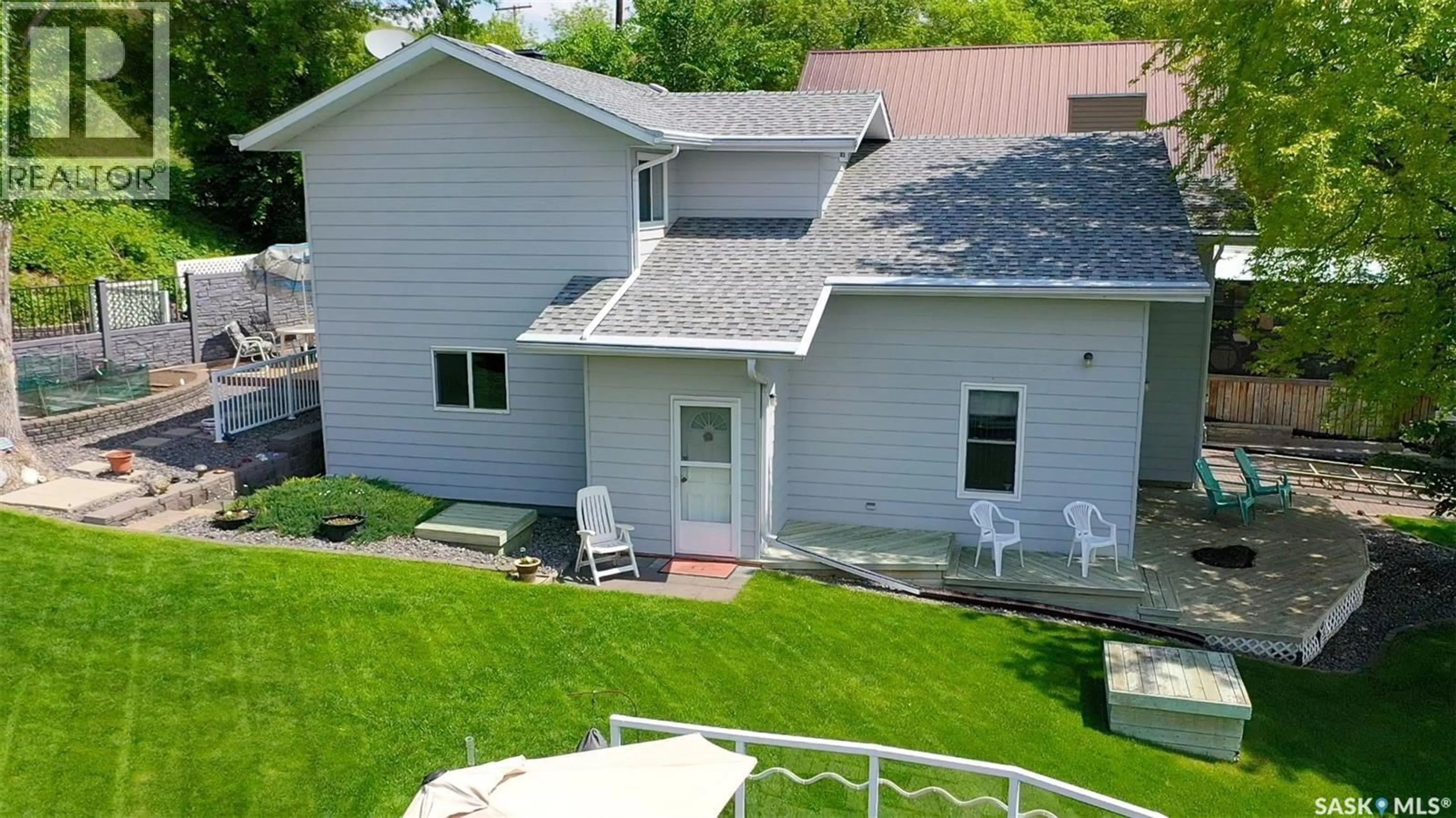 A pic from outside/outdoor area/front of a property/back of a property/a pic from drone, unknown for 10/12 - 10/12 LAKEVIEW LANE, Melville Beach Saskatchewan S0A1E0