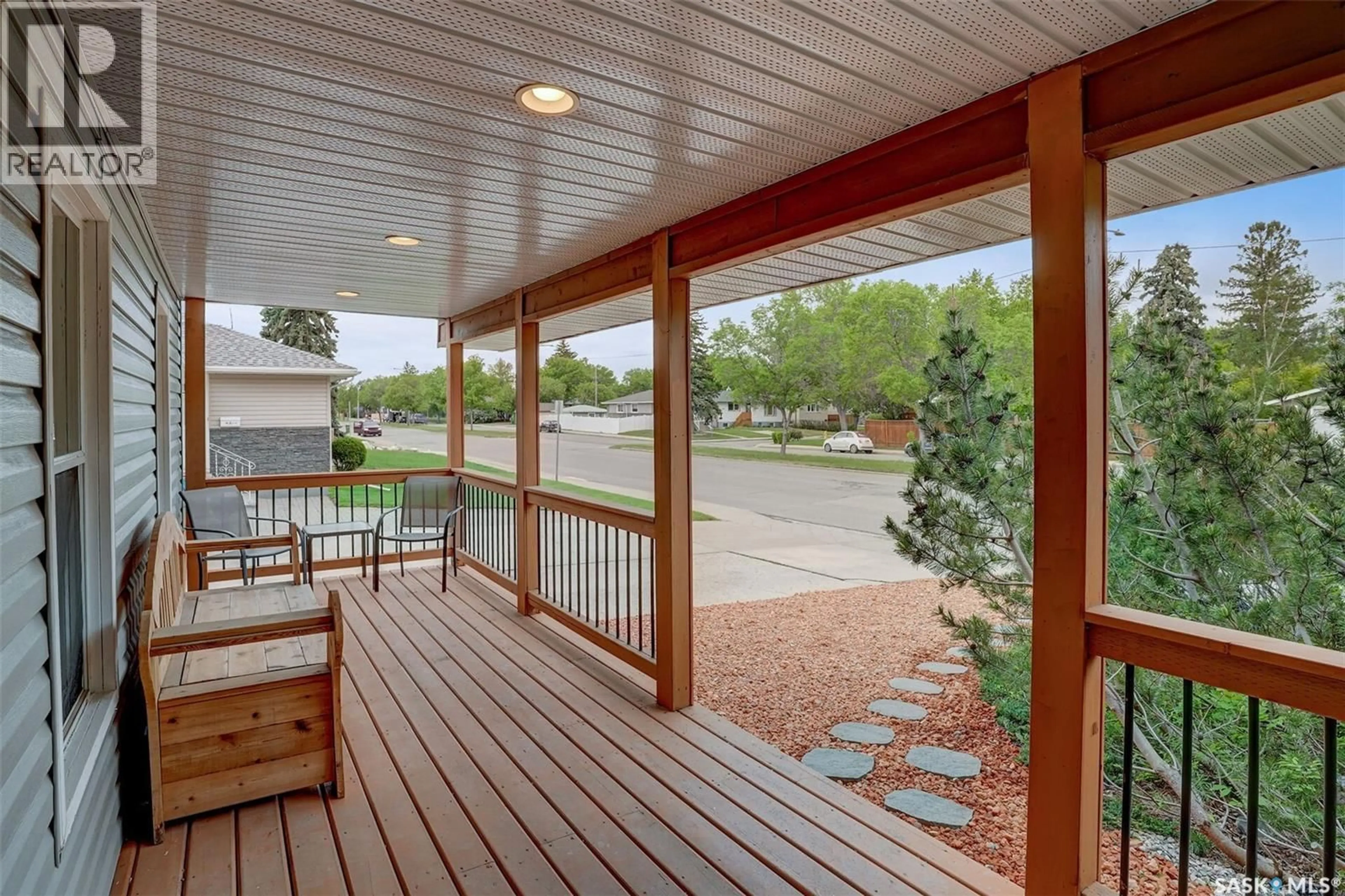 Patio, water/lake/river/ocean view for 209 DOUGLAS AVENUE, Regina Saskatchewan S4N1H4