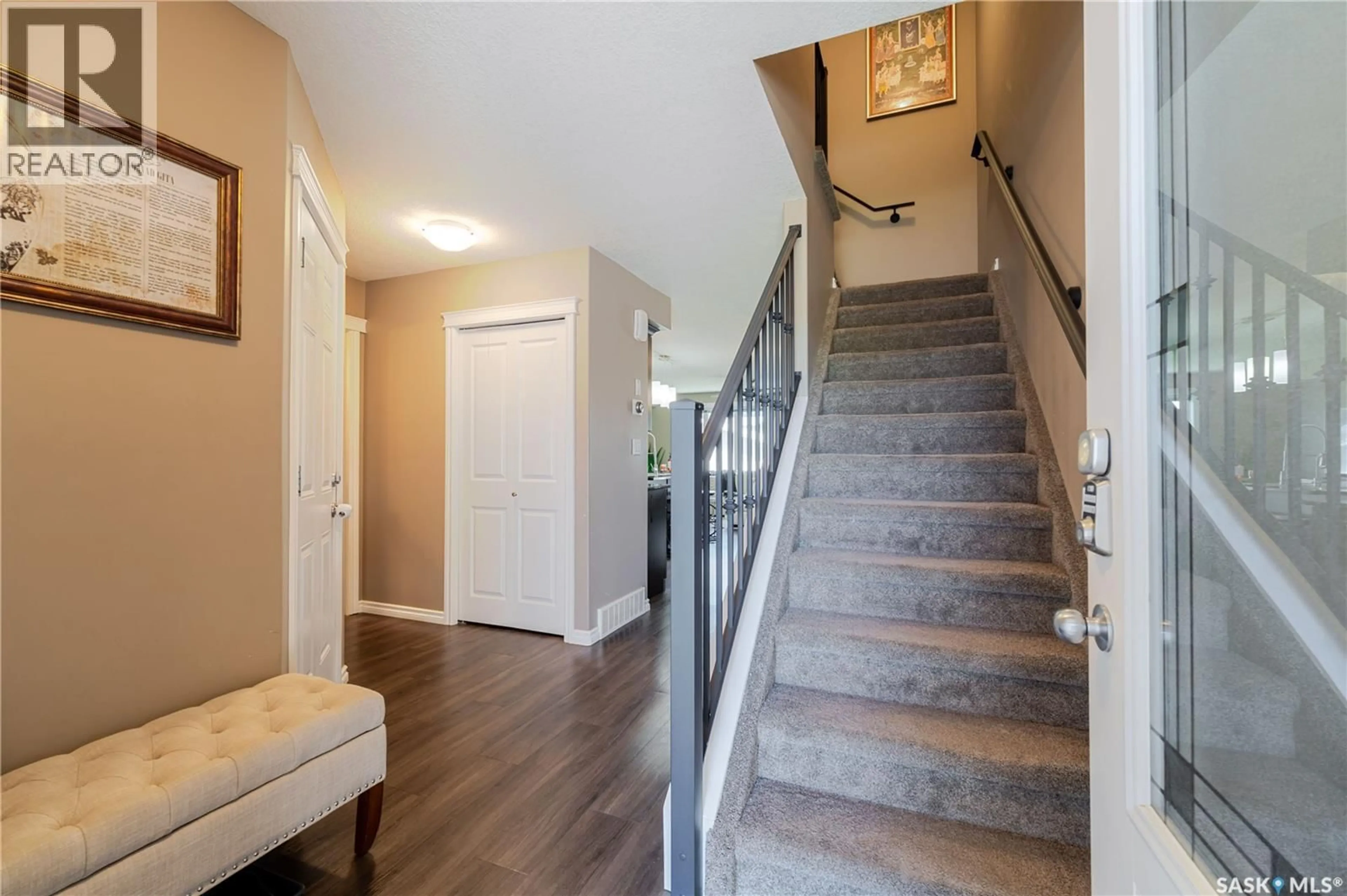 Indoor entryway for 940 - 406 BRADLEY STREET, Moose Jaw Saskatchewan S6H3M4