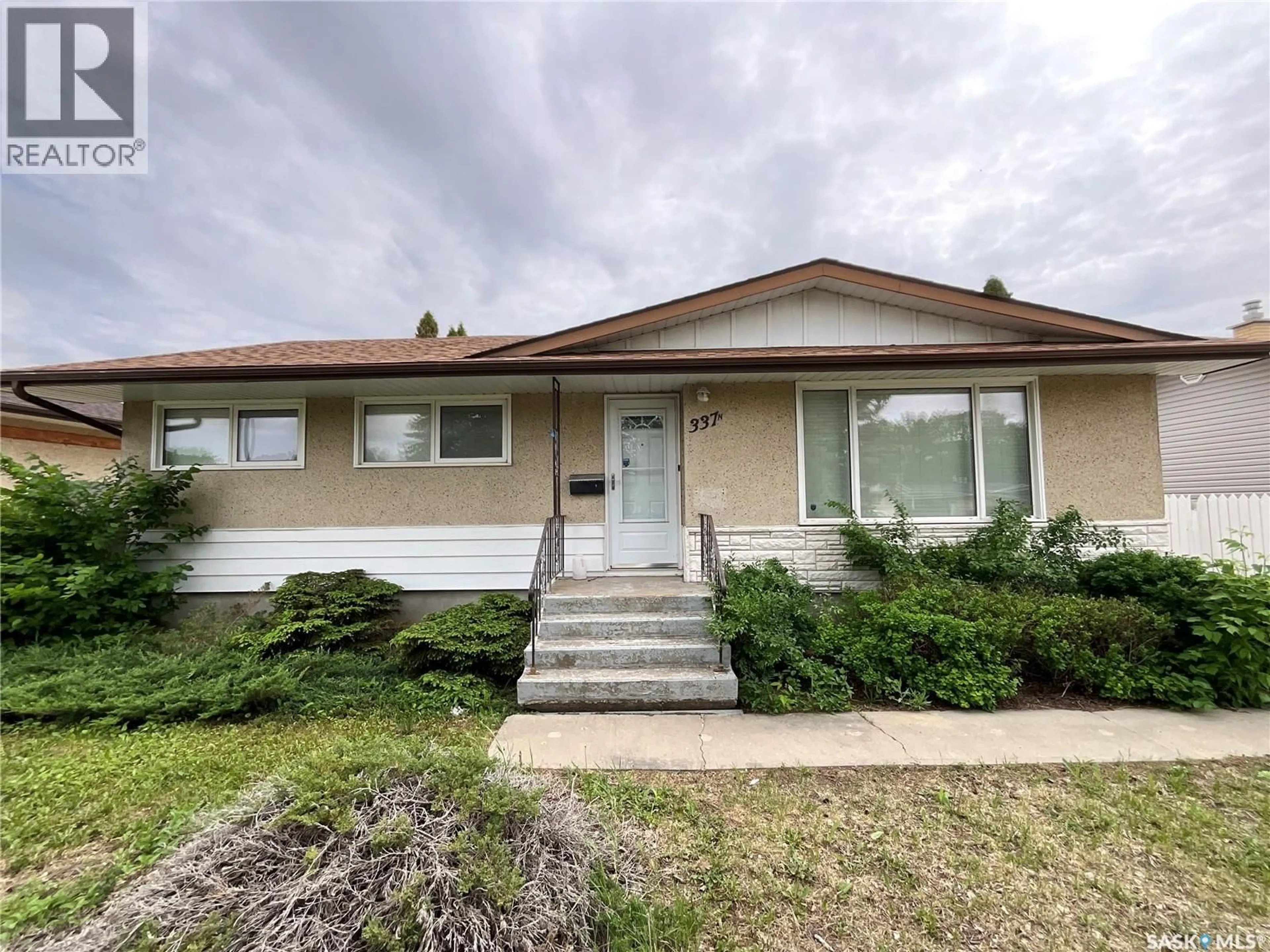 Home with vinyl exterior material, street for 337 MCINTOSH STREET, Regina Saskatchewan S4R5A1