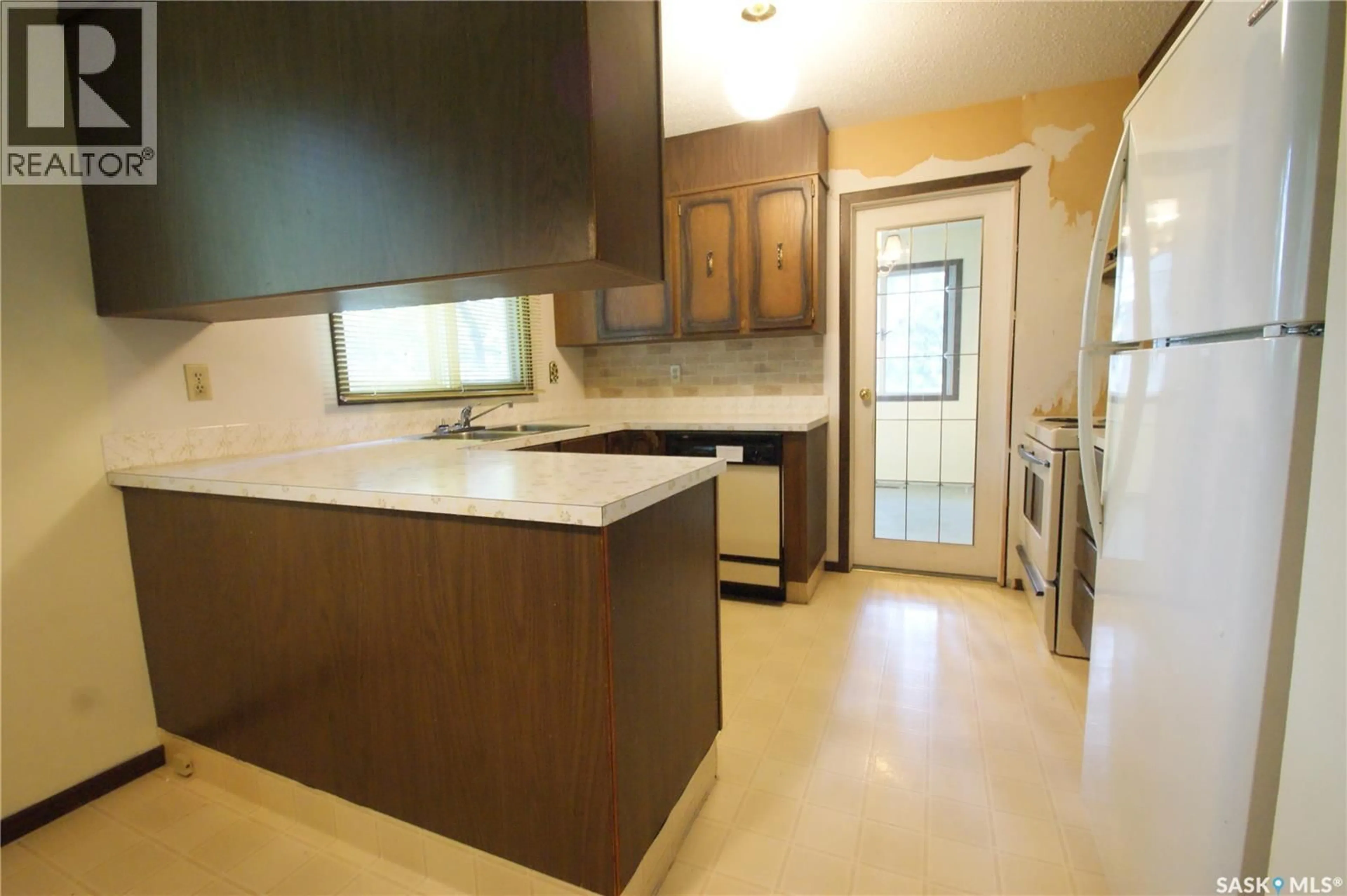 Standard kitchen, ceramic/tile floor for 99 ASSINIBOINE DRIVE, Saskatoon Saskatchewan S7K4E7