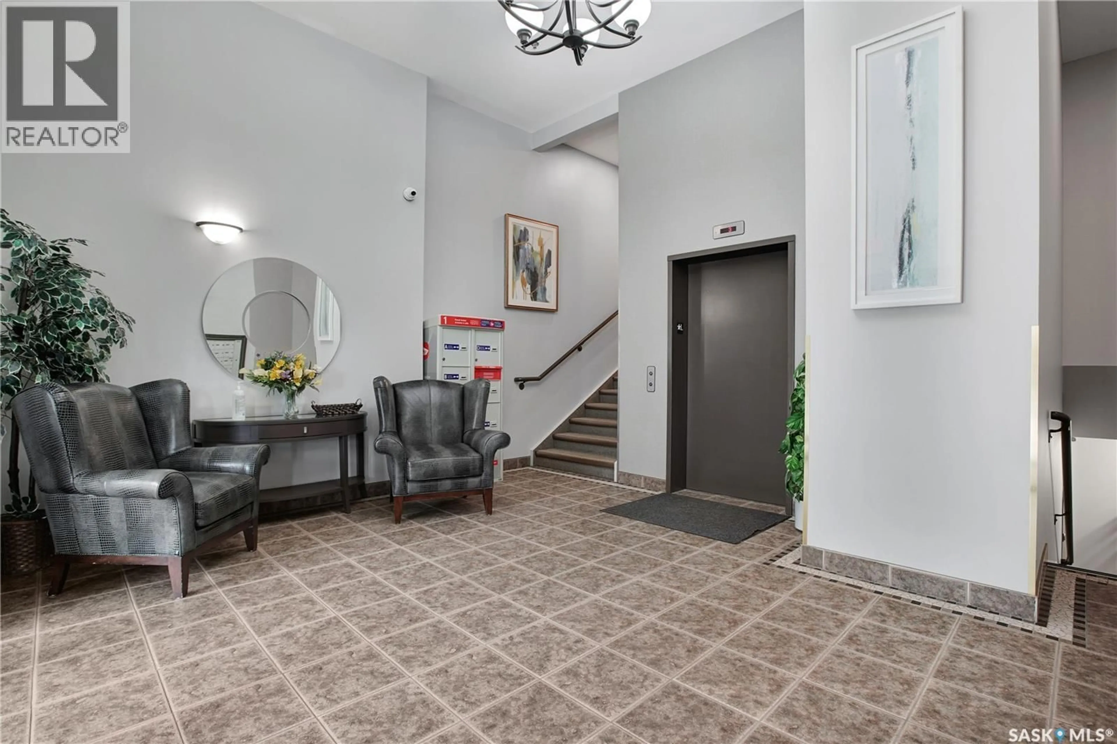 Indoor foyer for 600 - 405 CENTENNIAL BOULEVARD, Warman Saskatchewan S0K4S1