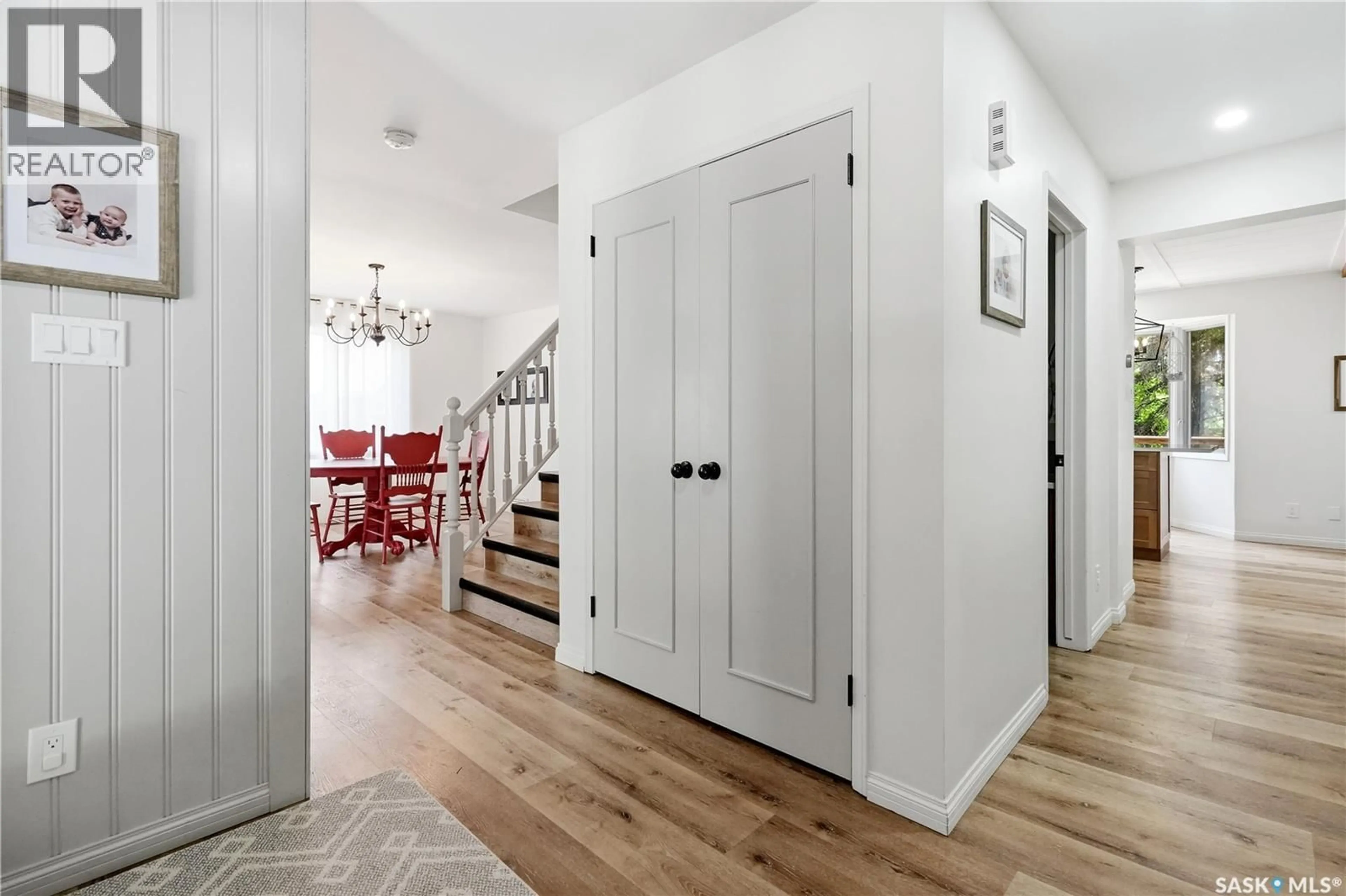 Indoor entryway for 2206 HANOVER CRESCENT, Regina Saskatchewan S4V0Z6