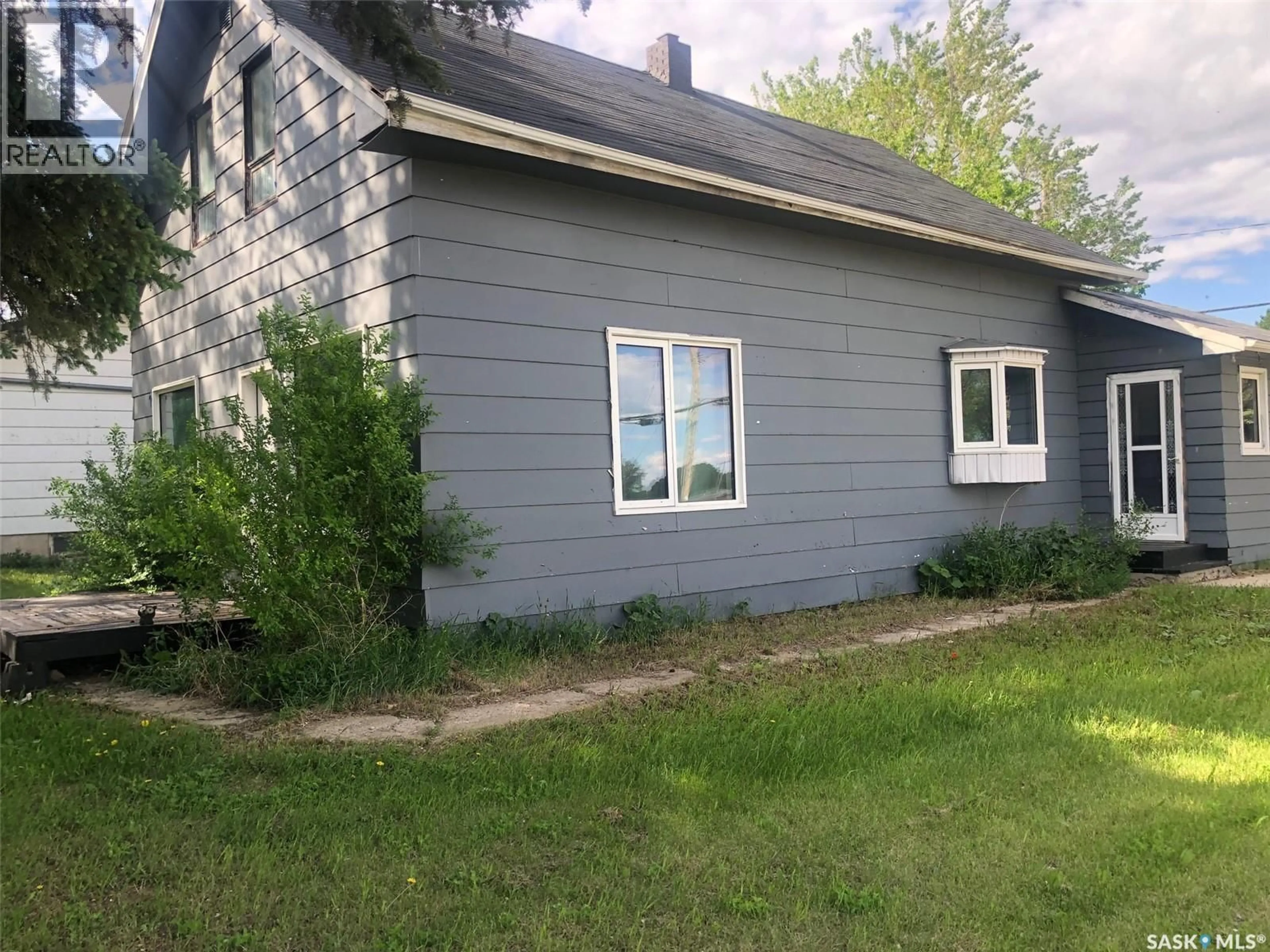 Home with vinyl exterior material, building for 202 1ST AVENUE, Preeceville Saskatchewan S0A3B0