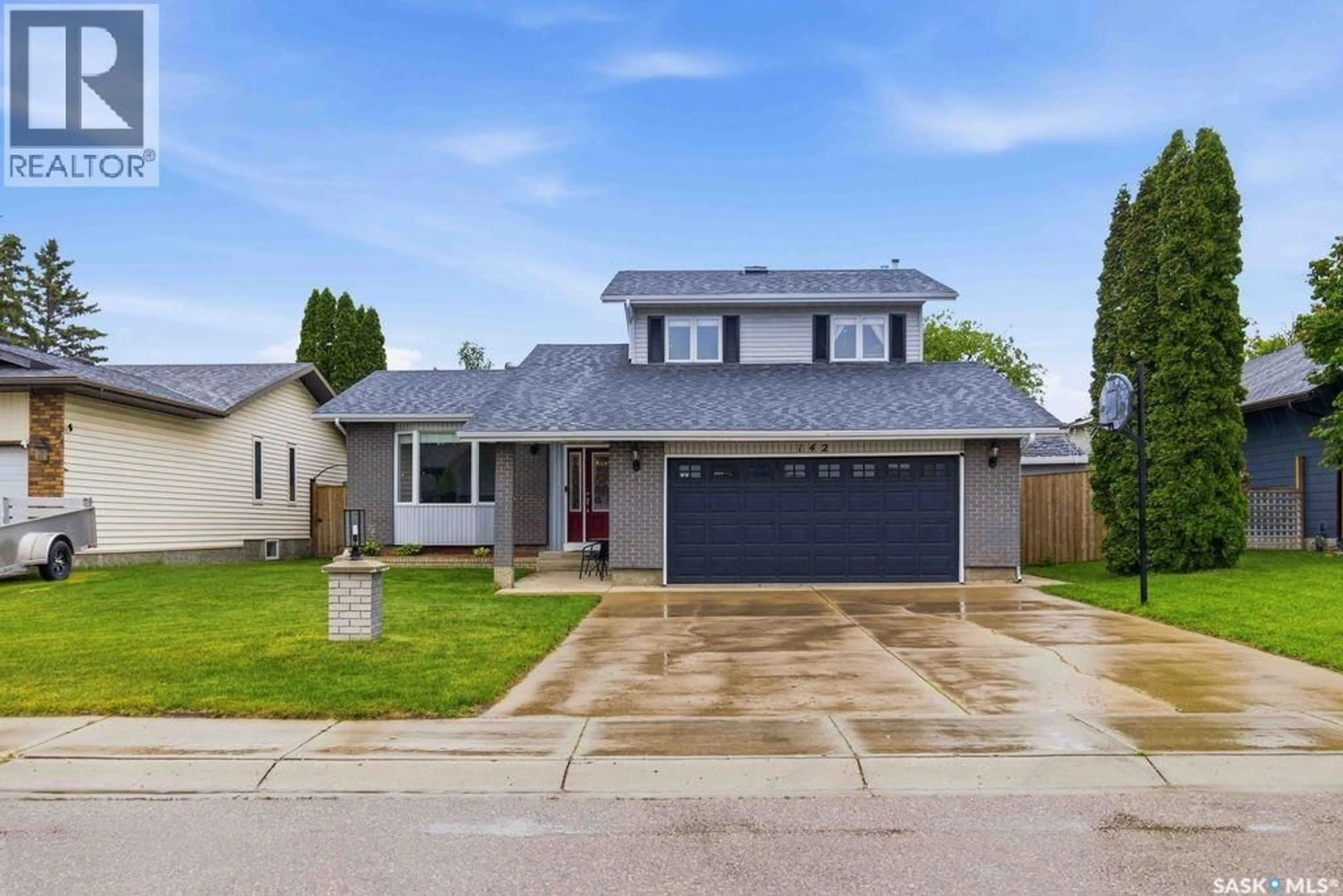 Home with vinyl exterior material, street for 142 NEUSCH CRESCENT, Saskatoon Saskatchewan S7K7V3