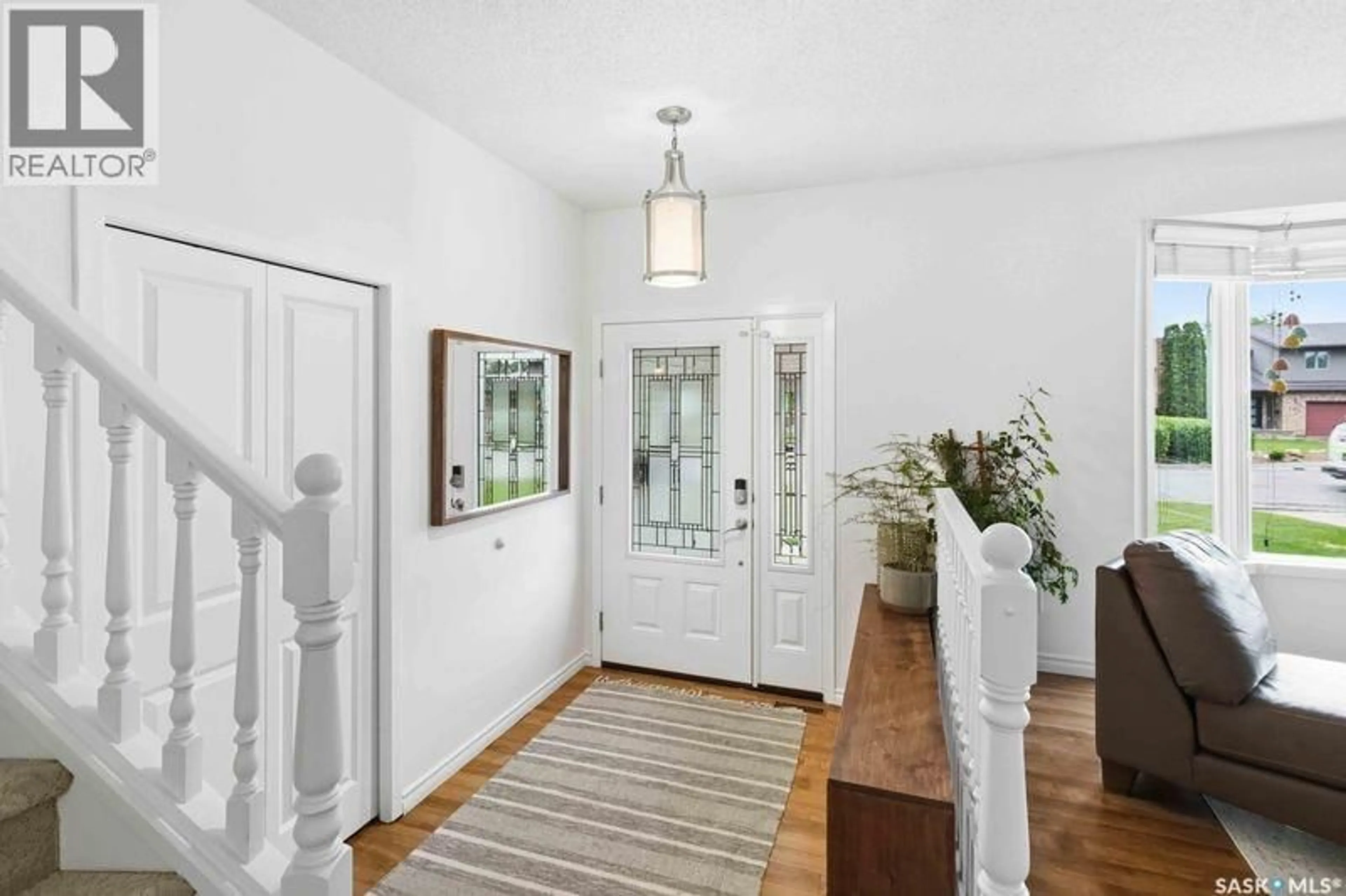 Indoor entryway for 142 NEUSCH CRESCENT, Saskatoon Saskatchewan S7K7V3