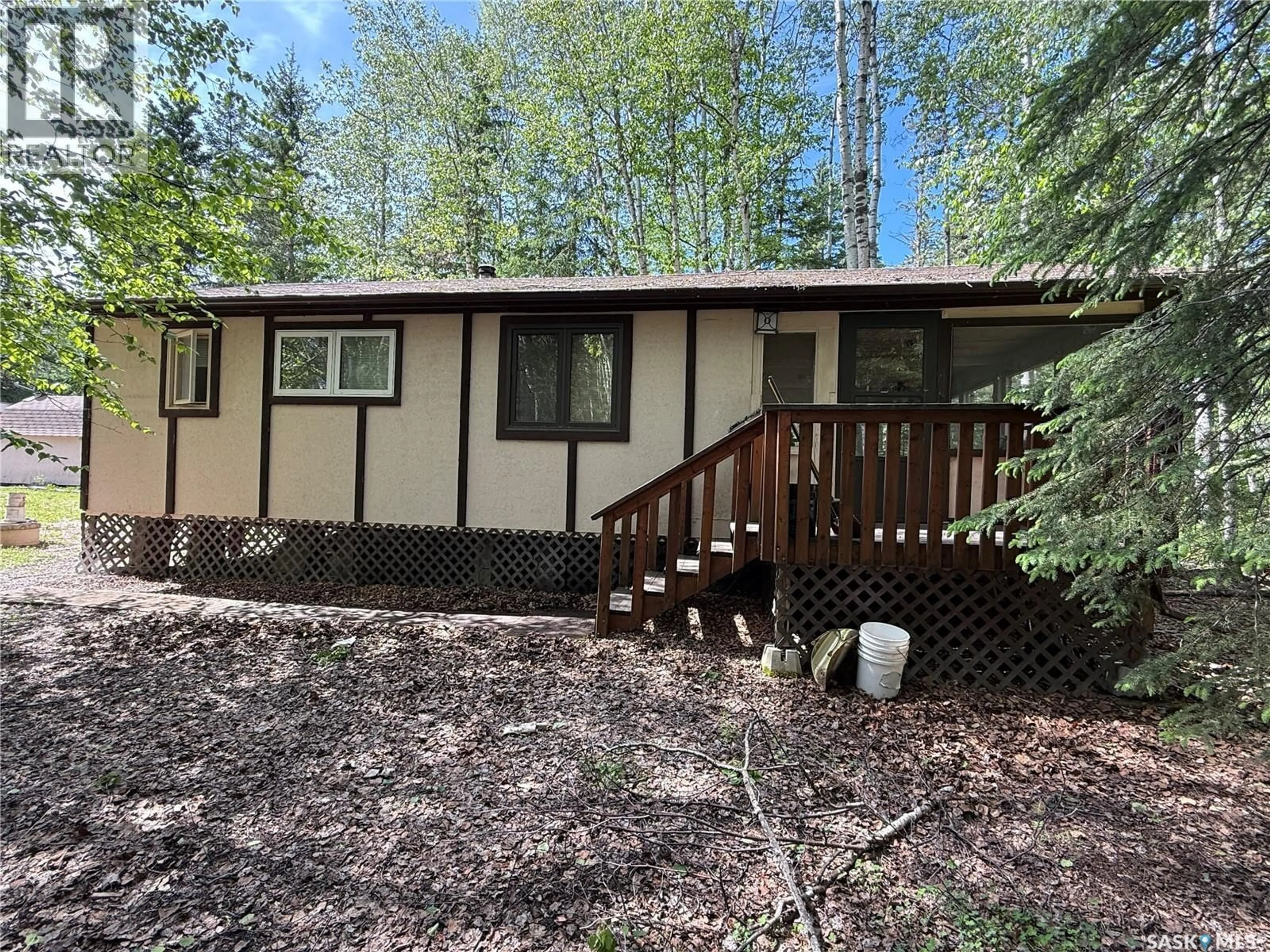 Home with vinyl exterior material, forest/trees view for 404 NORTHSHORE DRIVE, Northern Admin District Saskatchewan S0M0G0