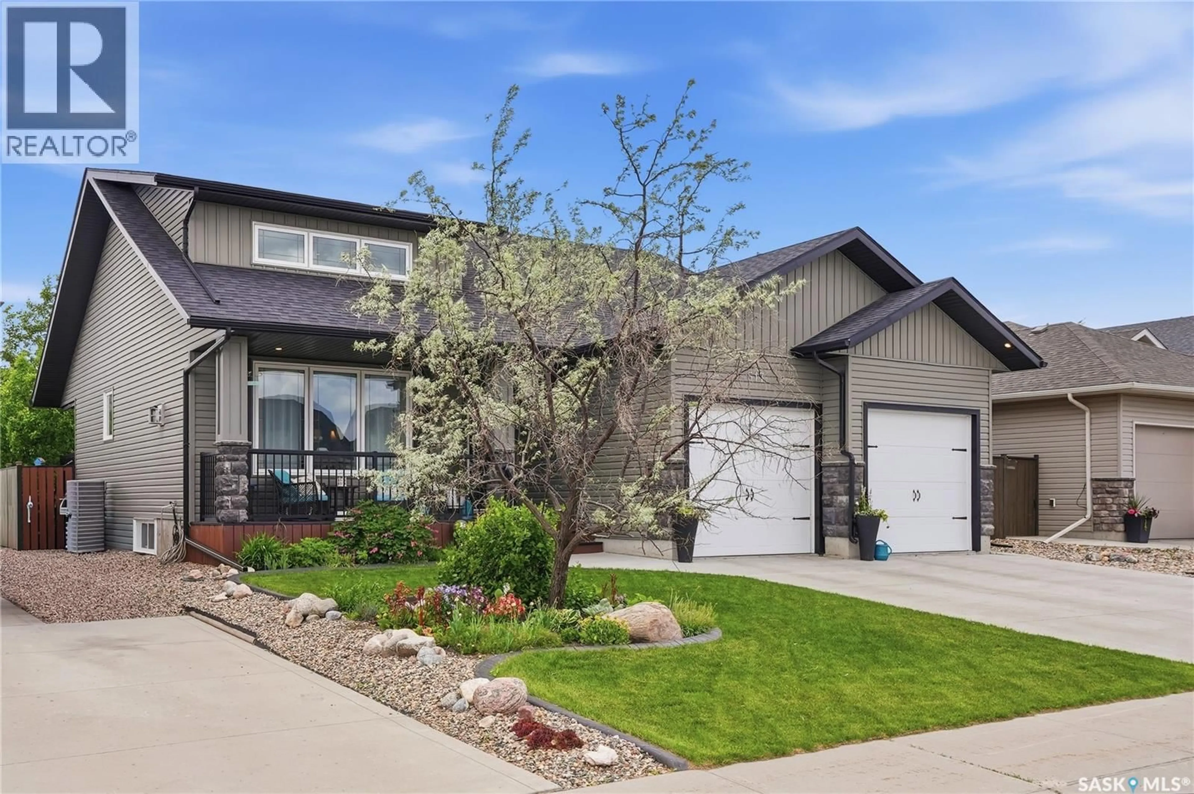 Home with vinyl exterior material, street for 517 PALMER CRESCENT, Warman Saskatchewan S0K4S1