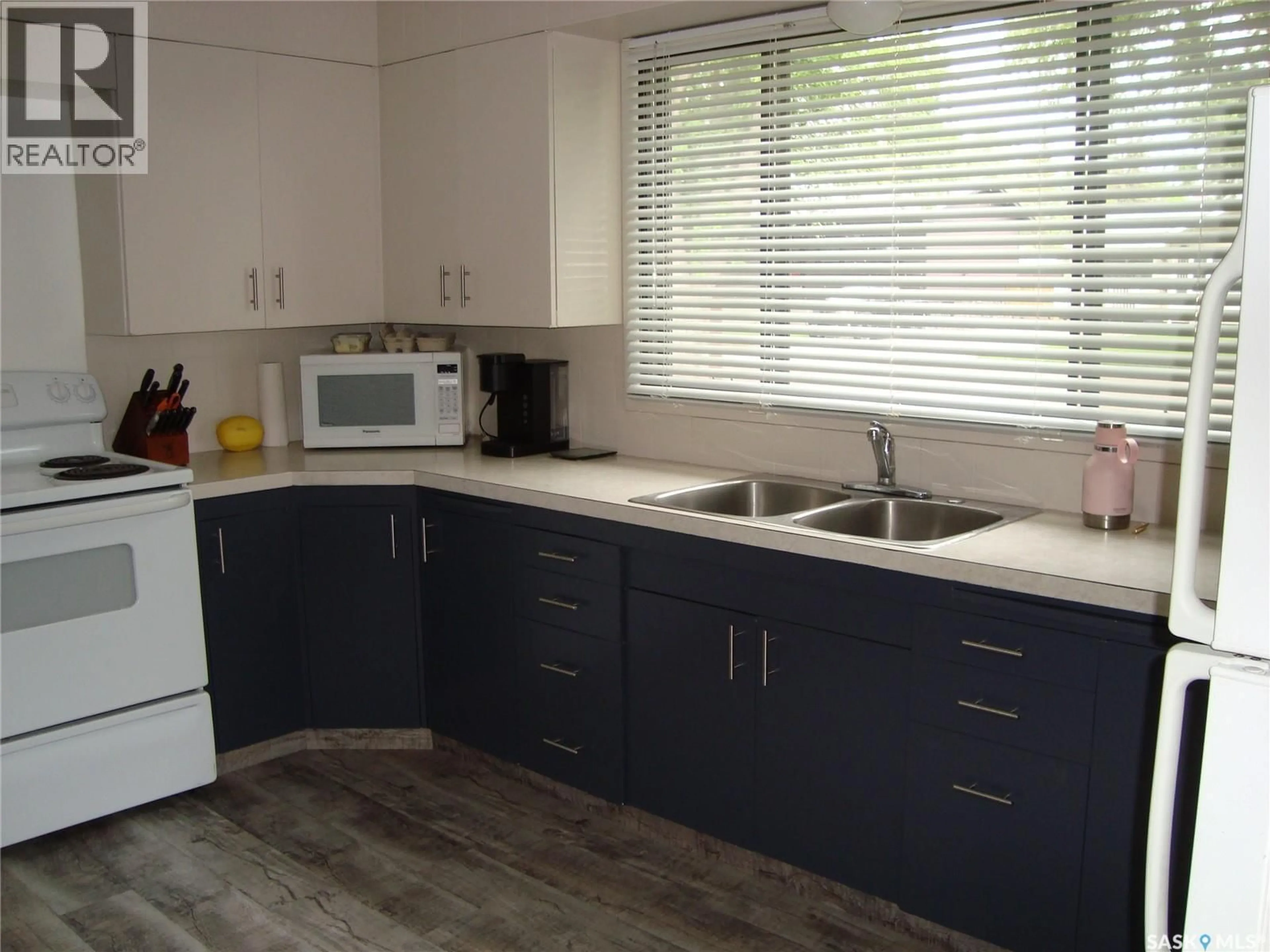 Standard kitchen, wood/laminate floor for 1430 TAYLOR DRIVE, Swift Current Saskatchewan S9H1M9