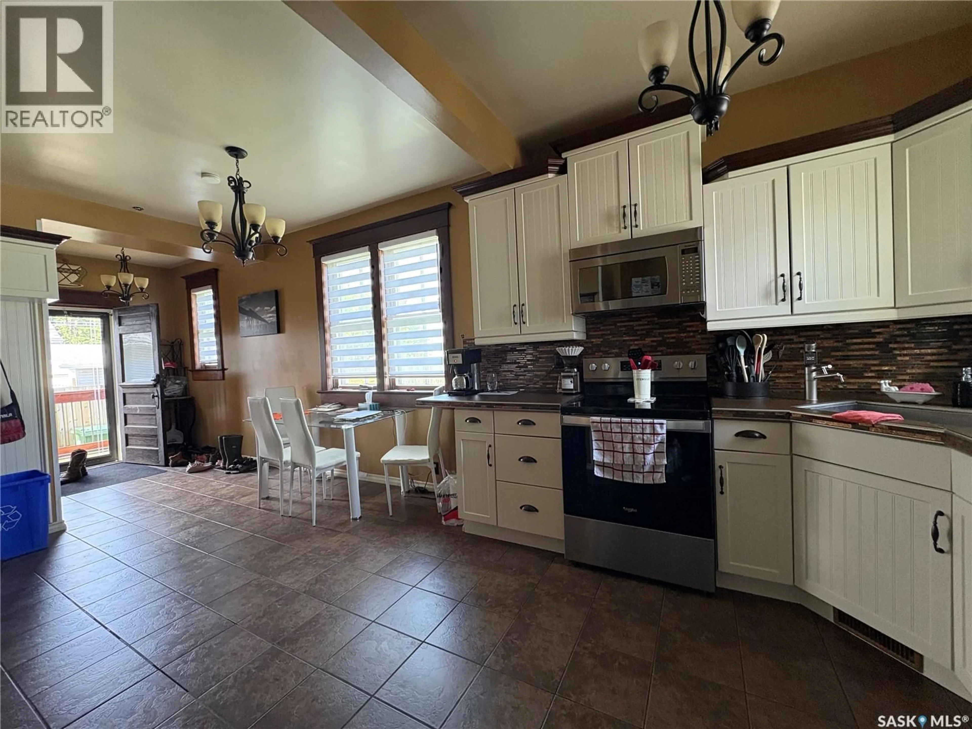 Open concept kitchen, ceramic/tile floor for 138 FIRST AVENUE, Yorkton Saskatchewan S3N1J8