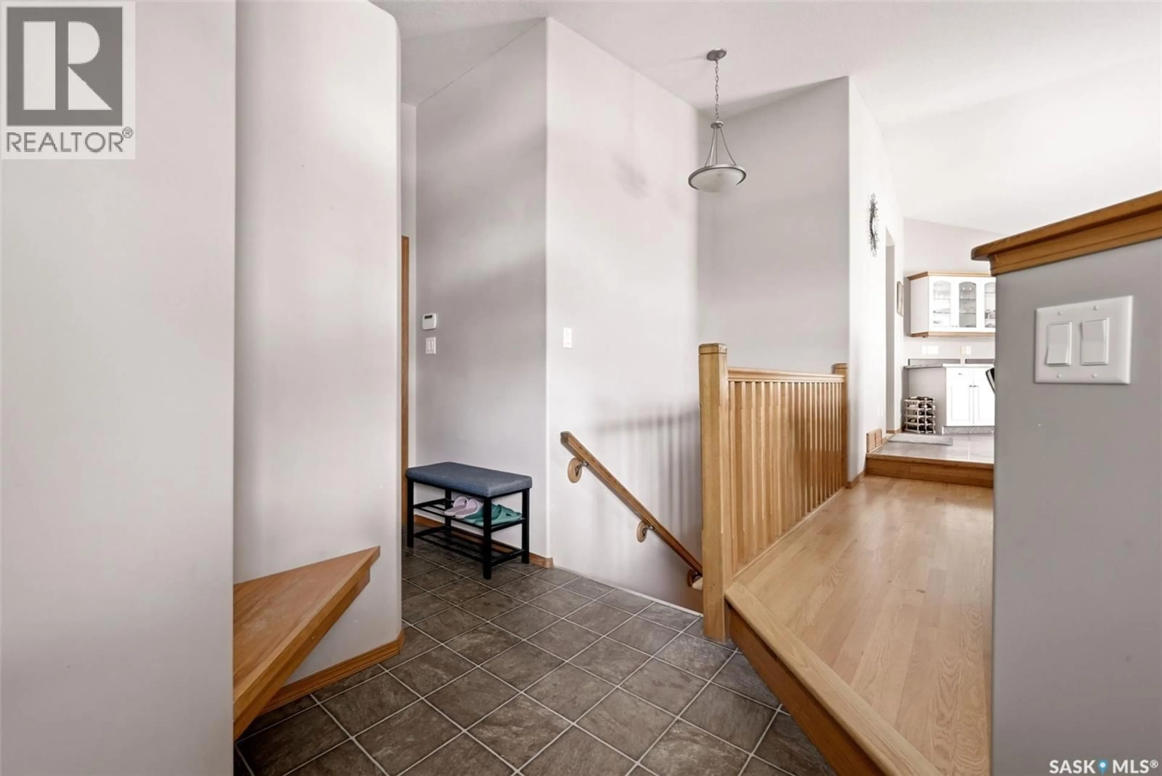 Indoor entryway for 5022 BOSWELL CRESCENT, Regina Saskatchewan S4X4P9