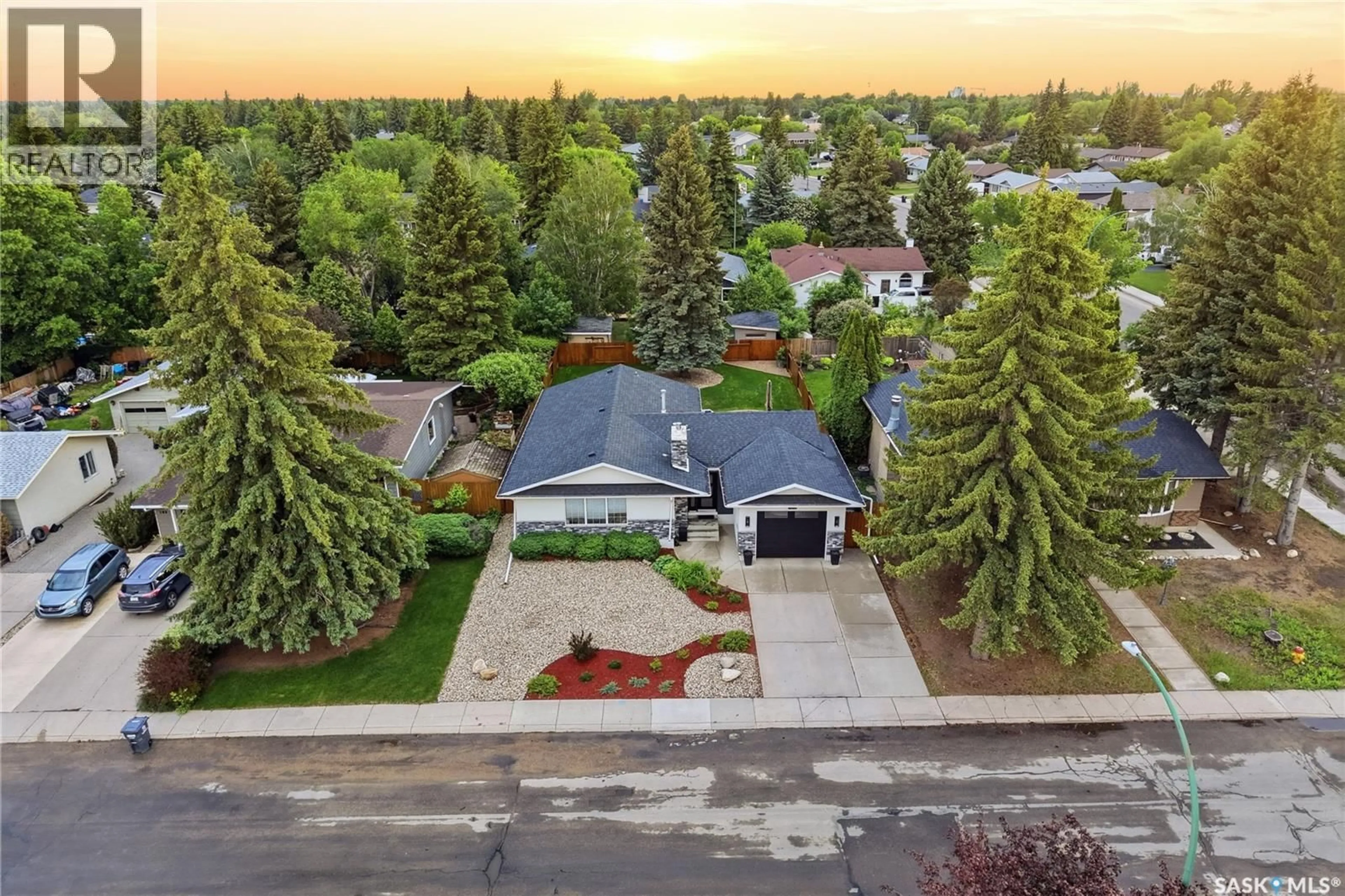 A pic from outside/outdoor area/front of a property/back of a property/a pic from drone, street for 105 STURGEON DRIVE, Saskatoon Saskatchewan S7K4C3