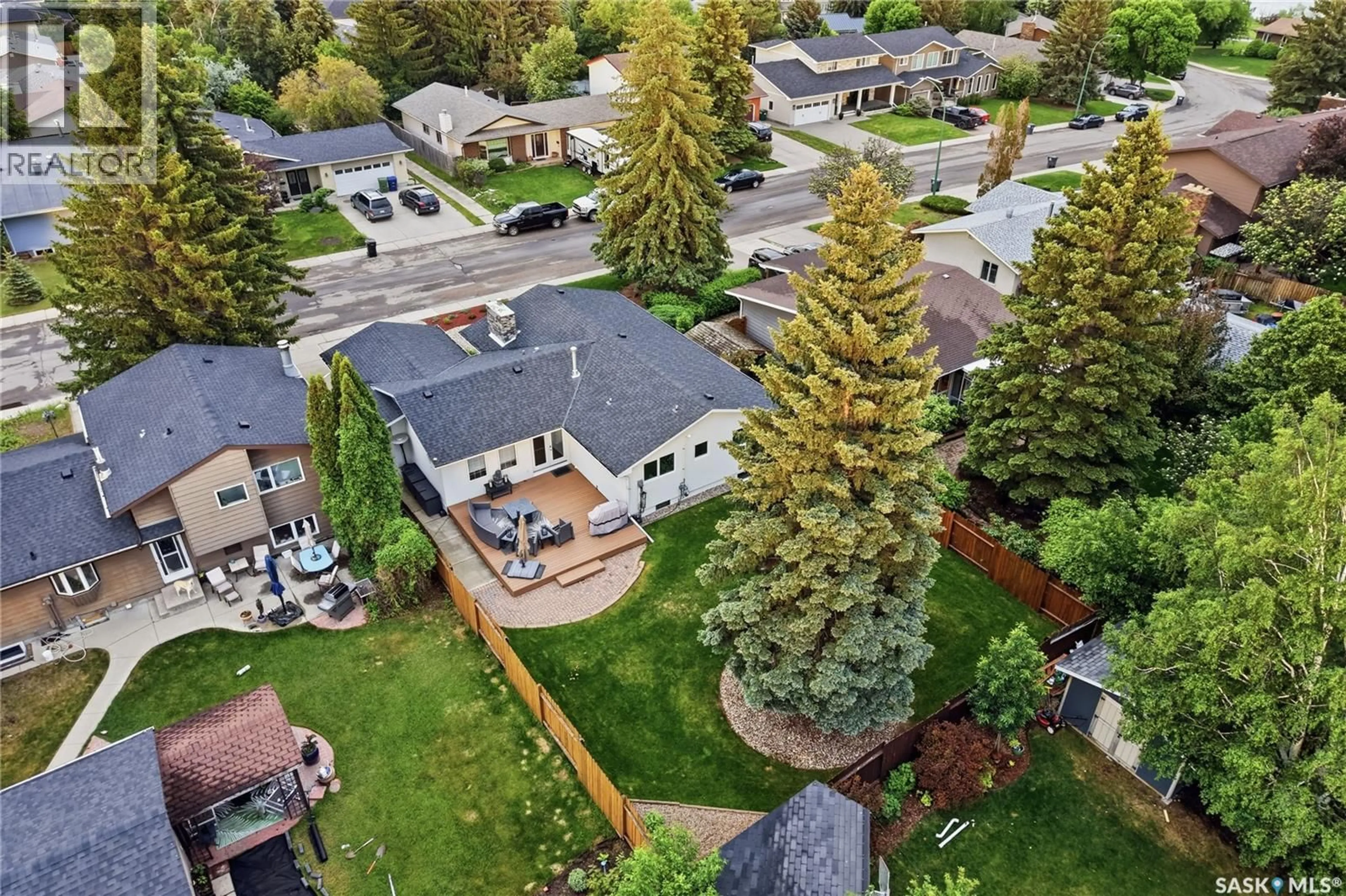 A pic from outside/outdoor area/front of a property/back of a property/a pic from drone, street for 105 STURGEON DRIVE, Saskatoon Saskatchewan S7K4C3