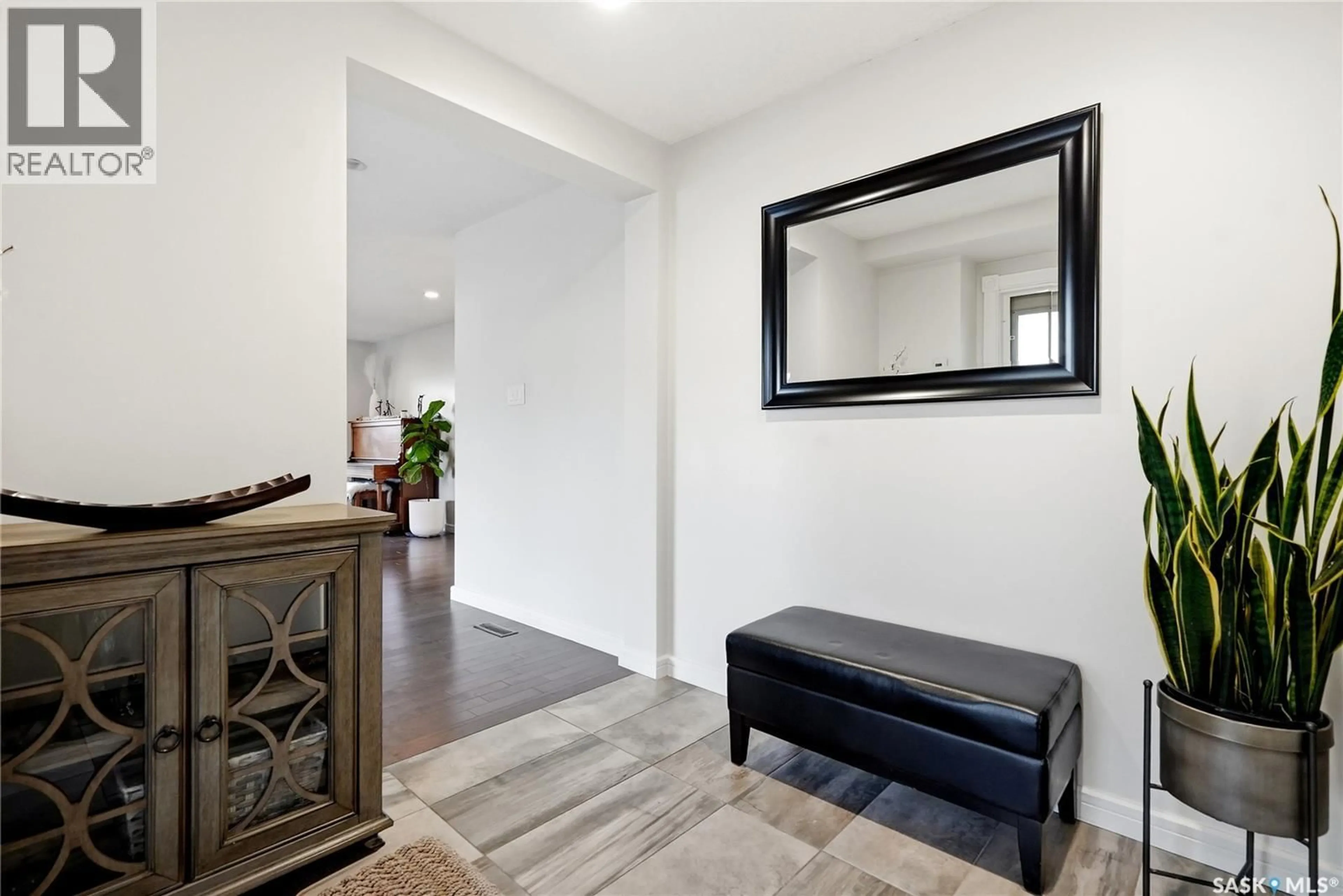 Indoor entryway for 105 STURGEON DRIVE, Saskatoon Saskatchewan S7K4C3